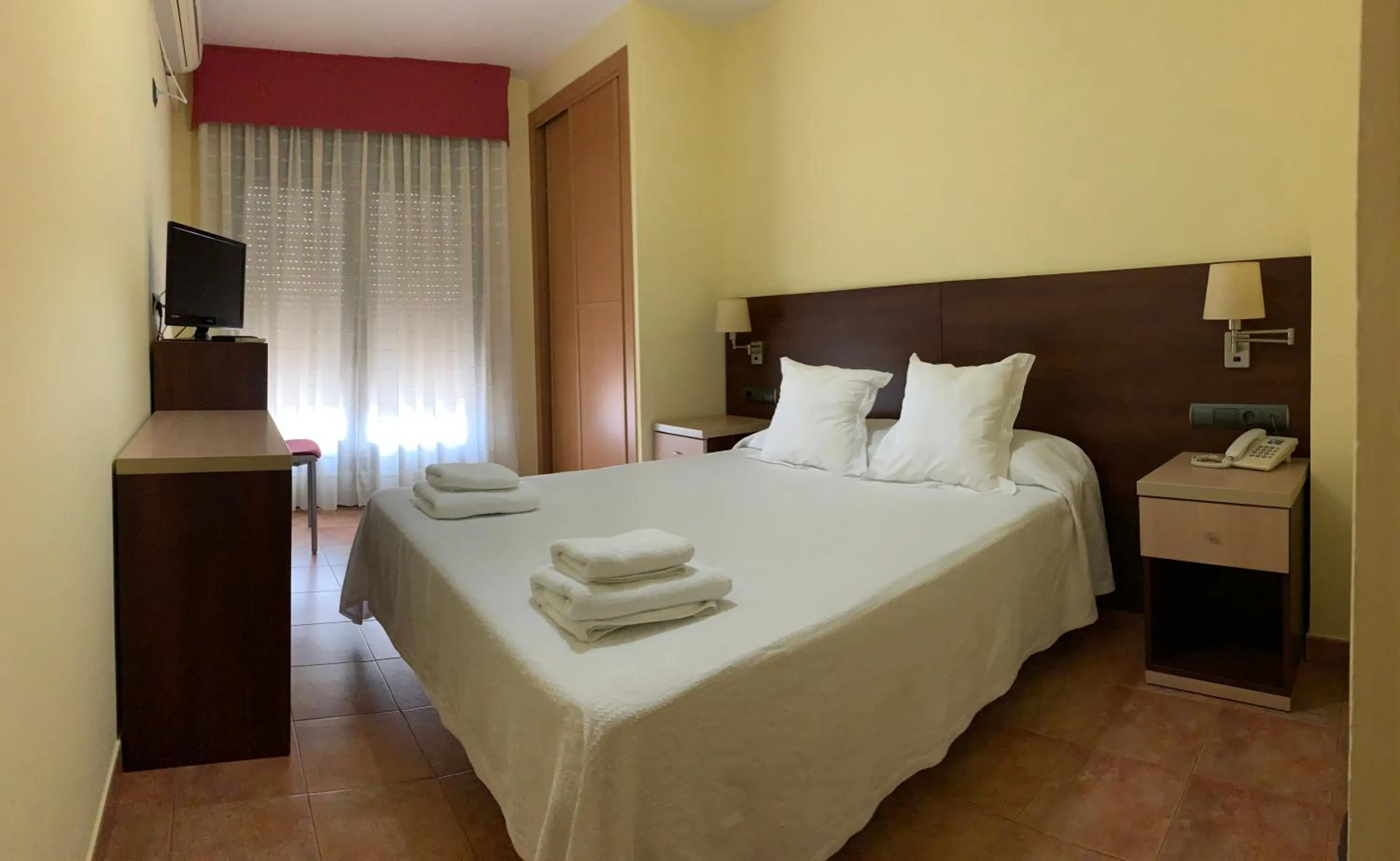 Bed in Hostal Monasterio de Rueda