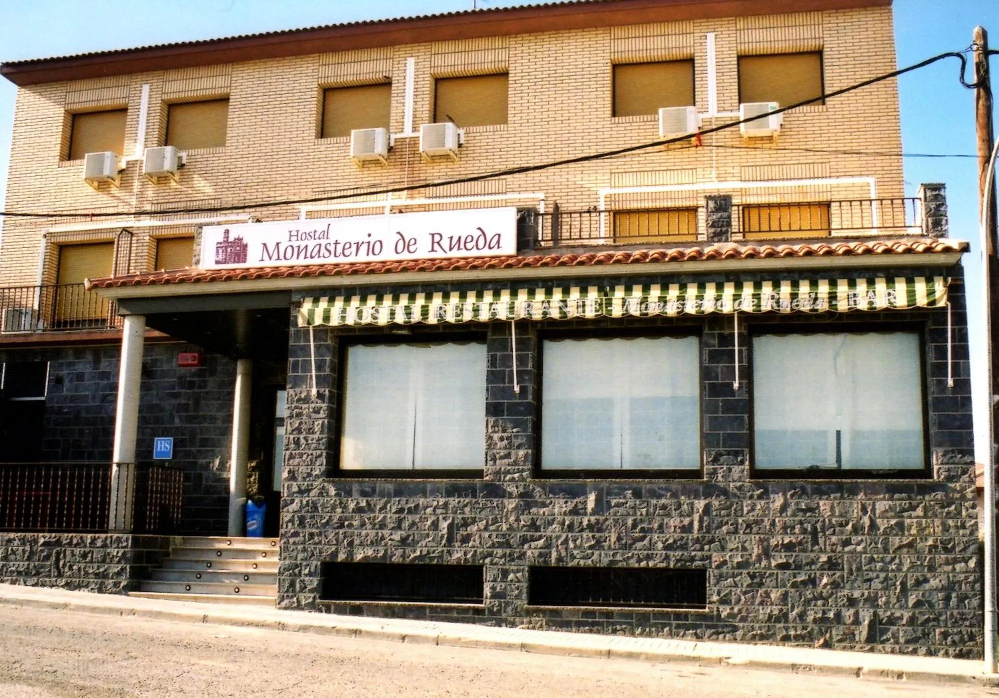 Facade/entrance in Hostal Monasterio de Rueda