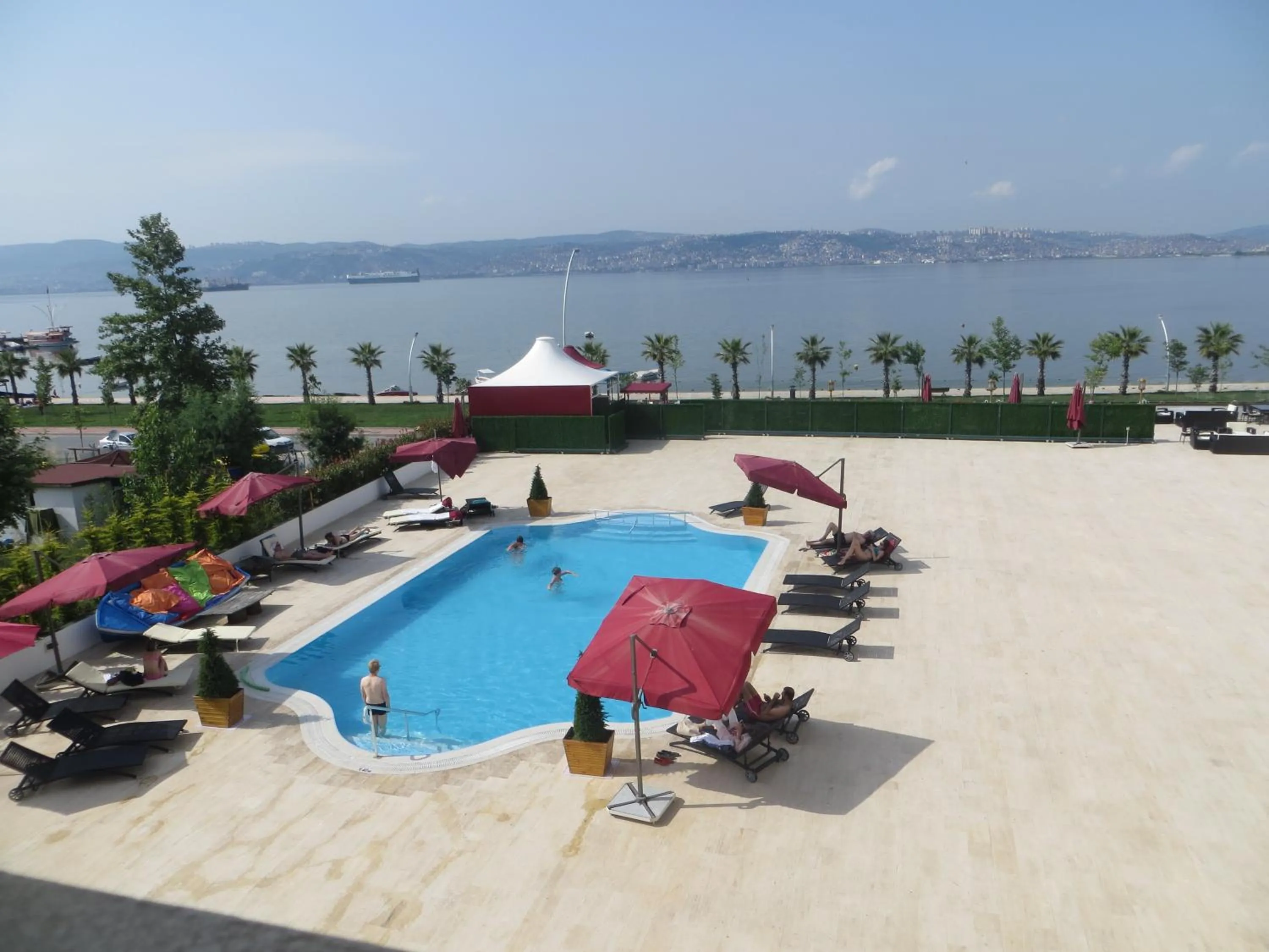 Pool view in Wellborn Luxury Hotel
