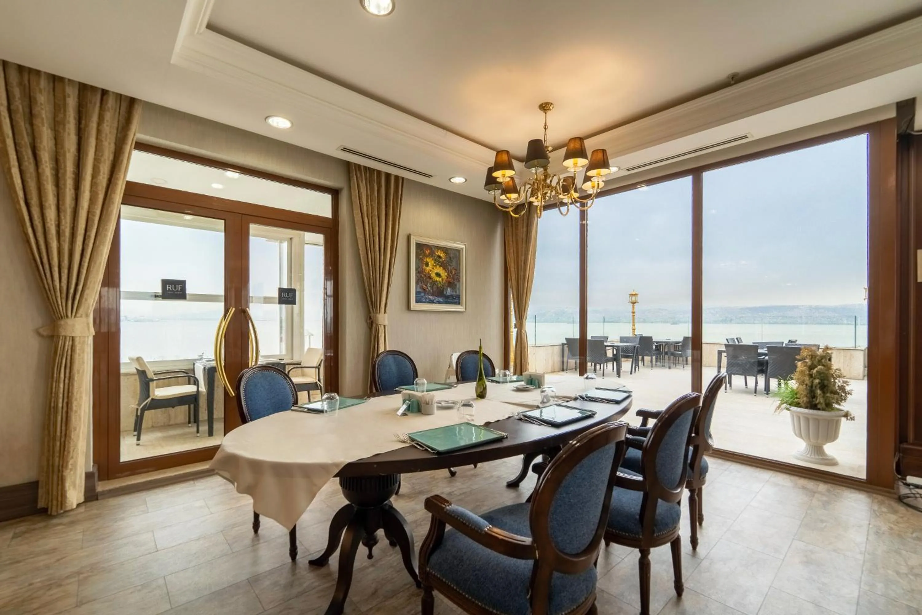 Restaurant/places to eat in Wellborn Luxury Hotel