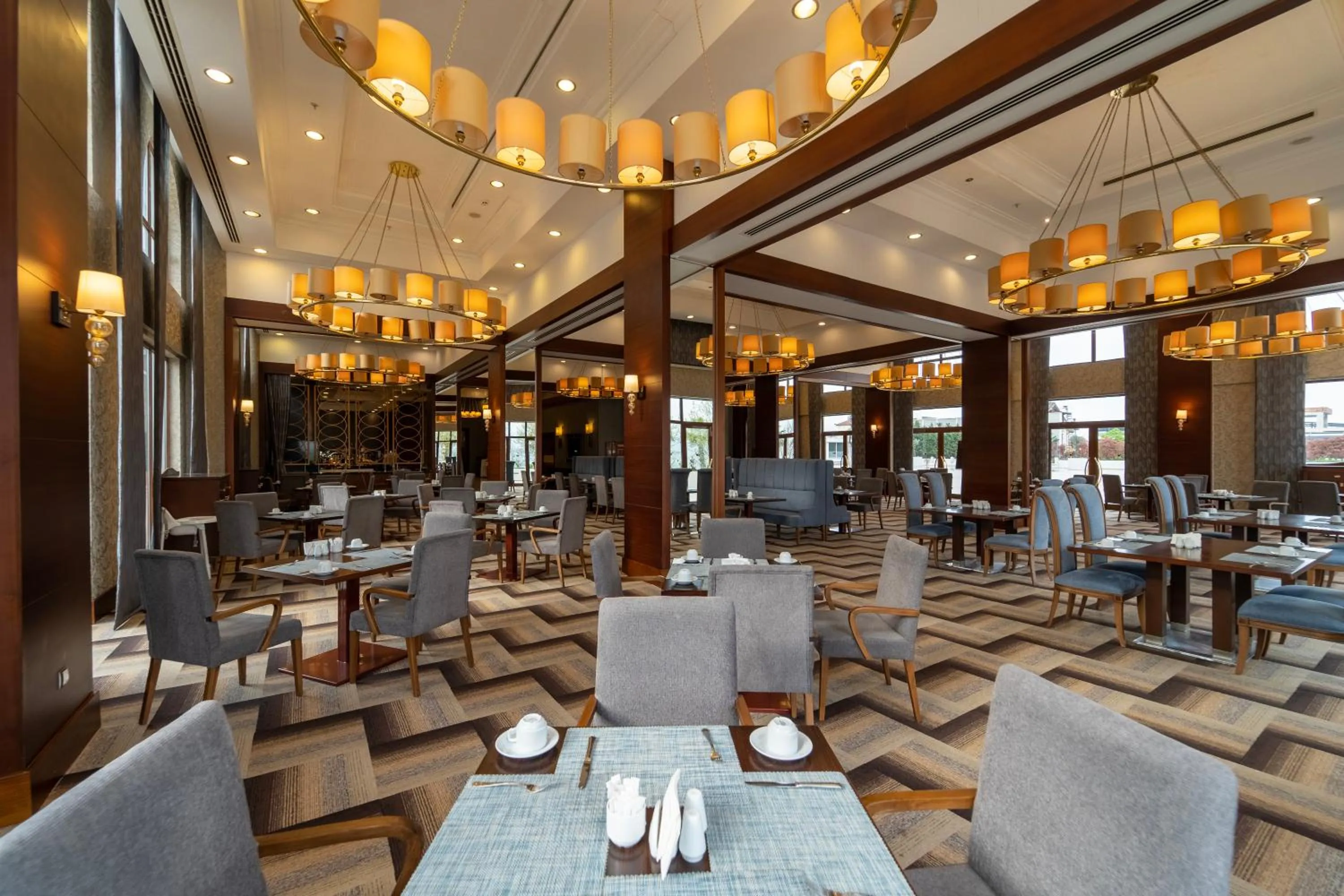 Restaurant/places to eat in Wellborn Luxury Hotel