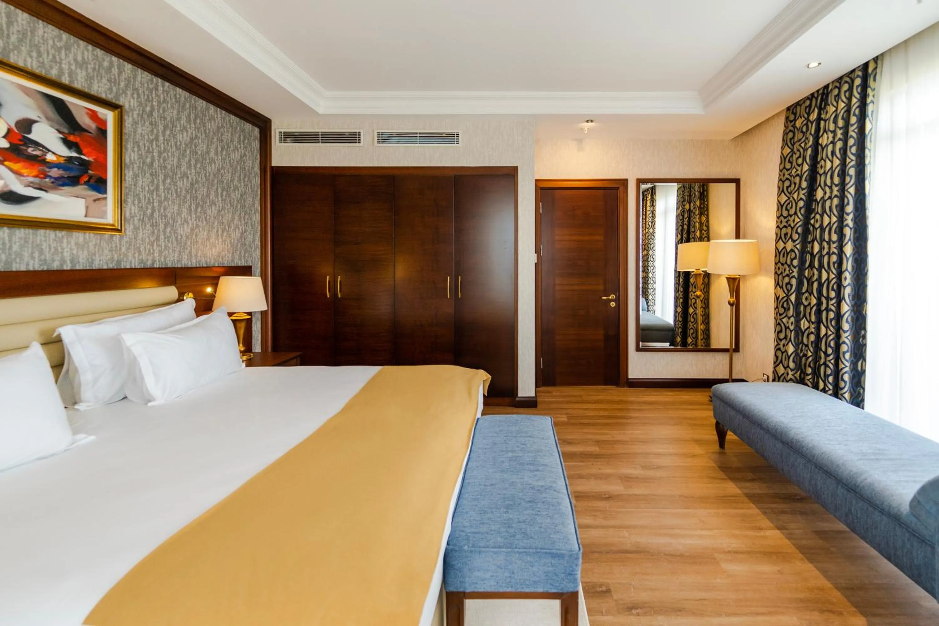 Bedroom, Bed in Wellborn Luxury Hotel