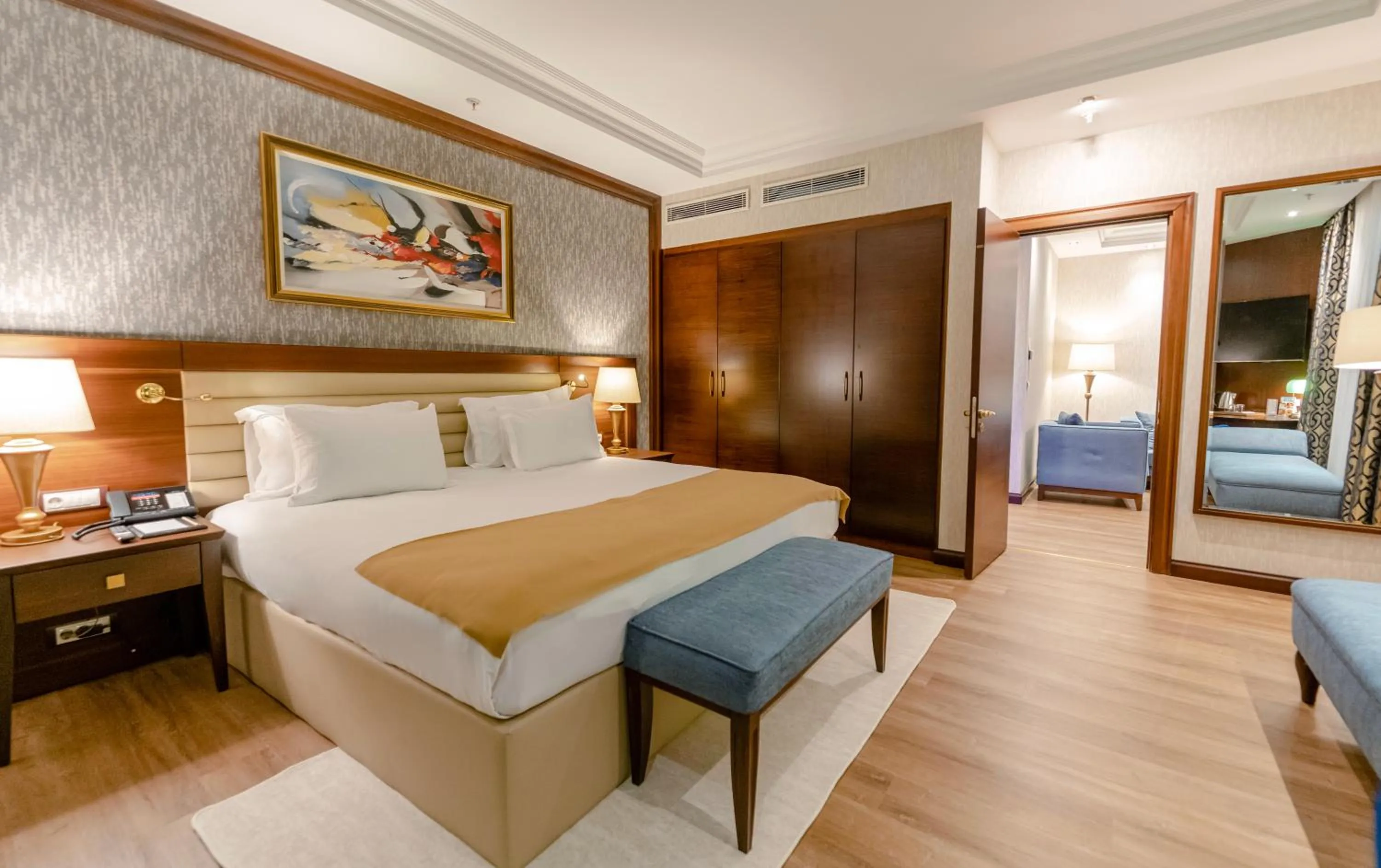 Photo of the whole room, Bed in Wellborn Luxury Hotel