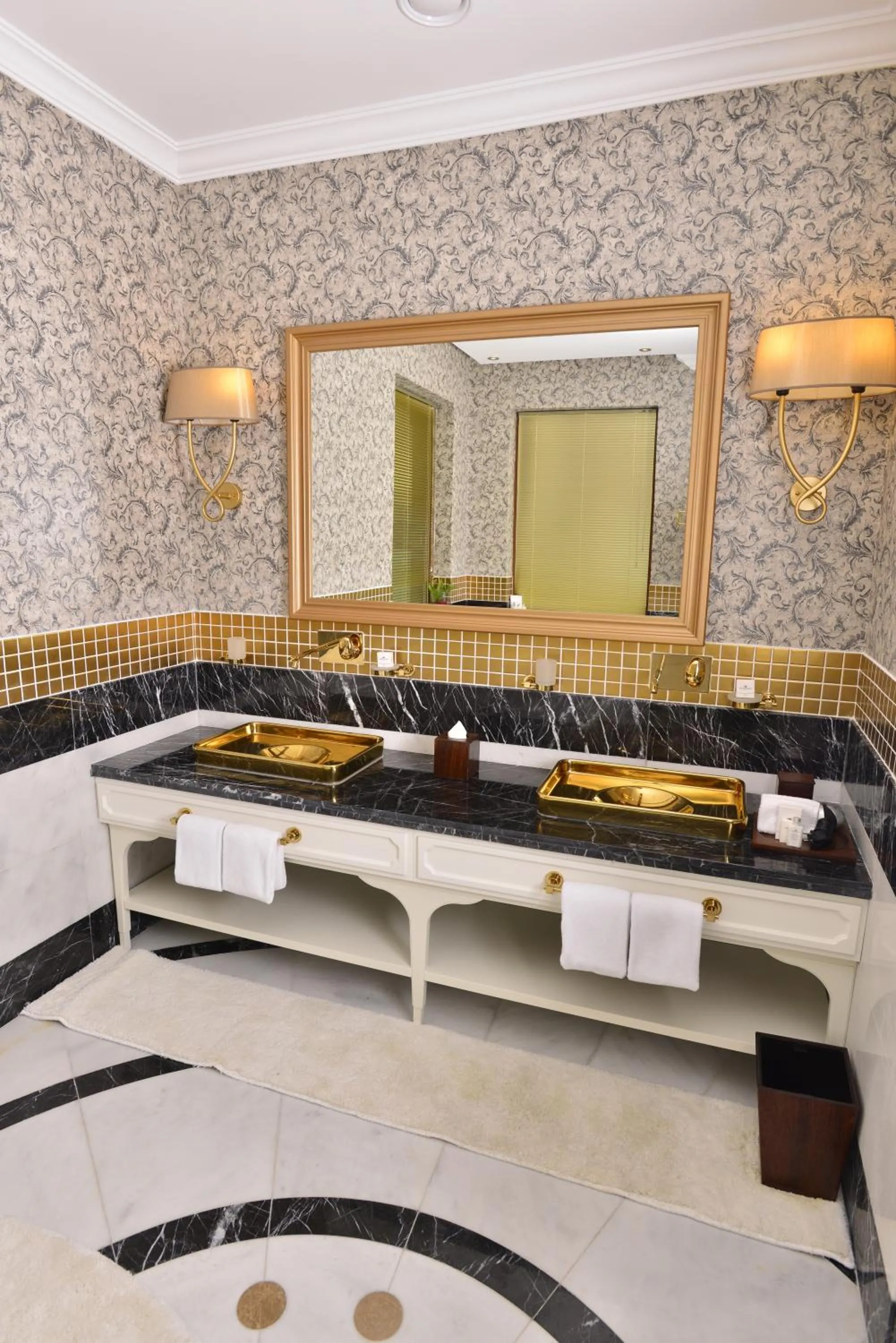 Bathroom in Wellborn Luxury Hotel