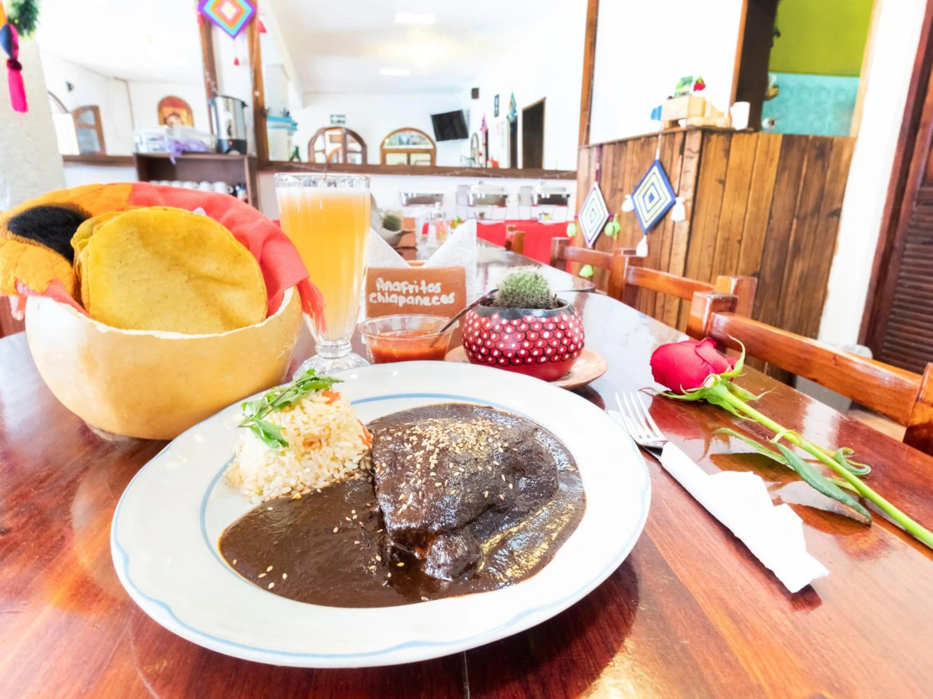 Restaurant/places to eat in Hotel Villa Real II