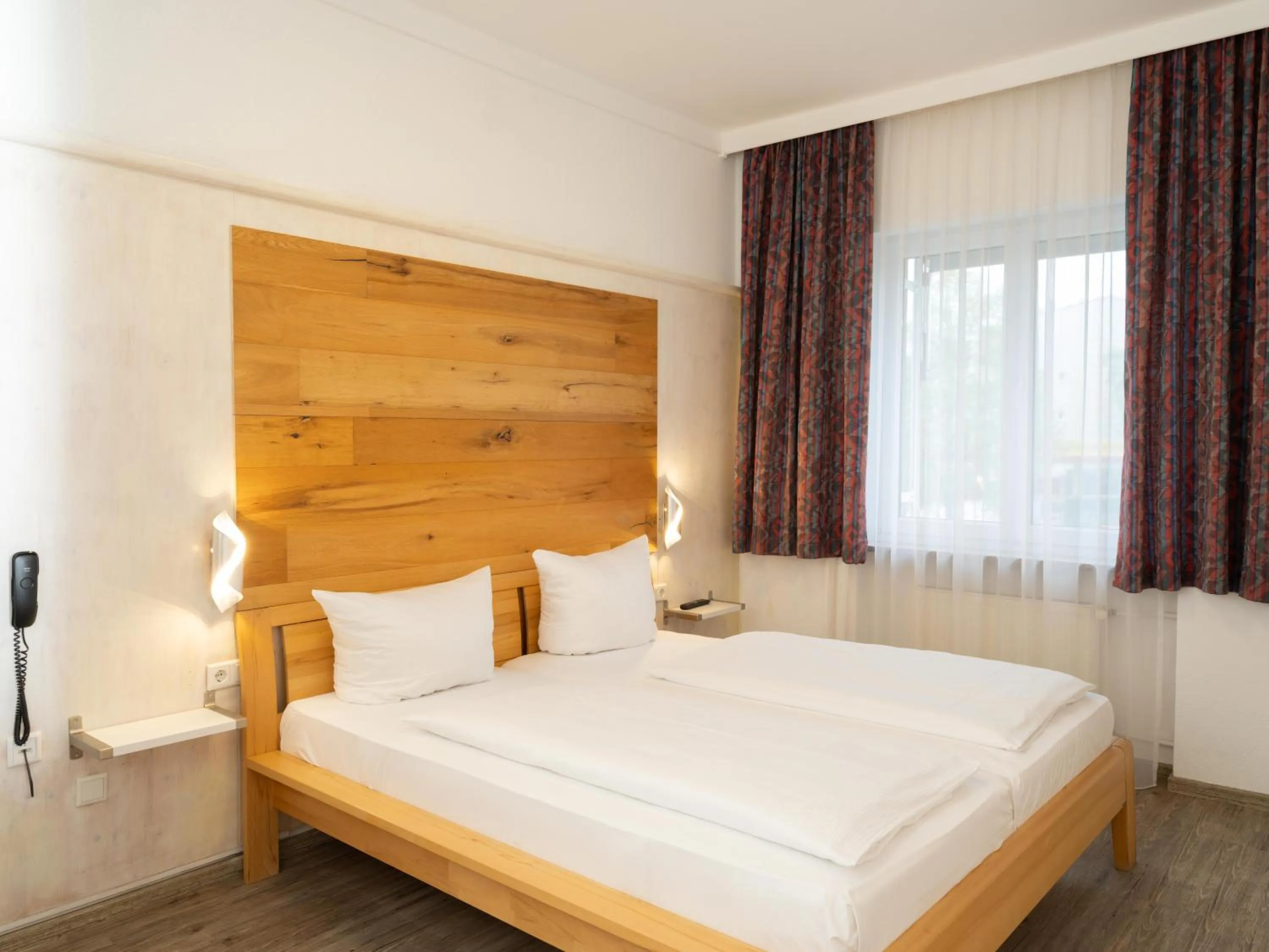 Bedroom, Bed in DONAUHOTEL Ingolstadt