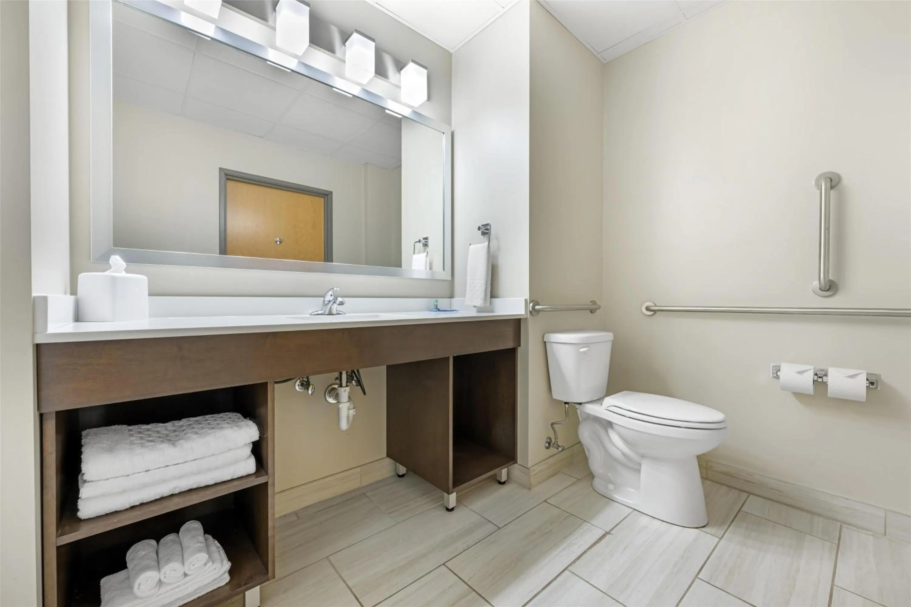 Bathroom in Best Western Brockport Inn & Suites