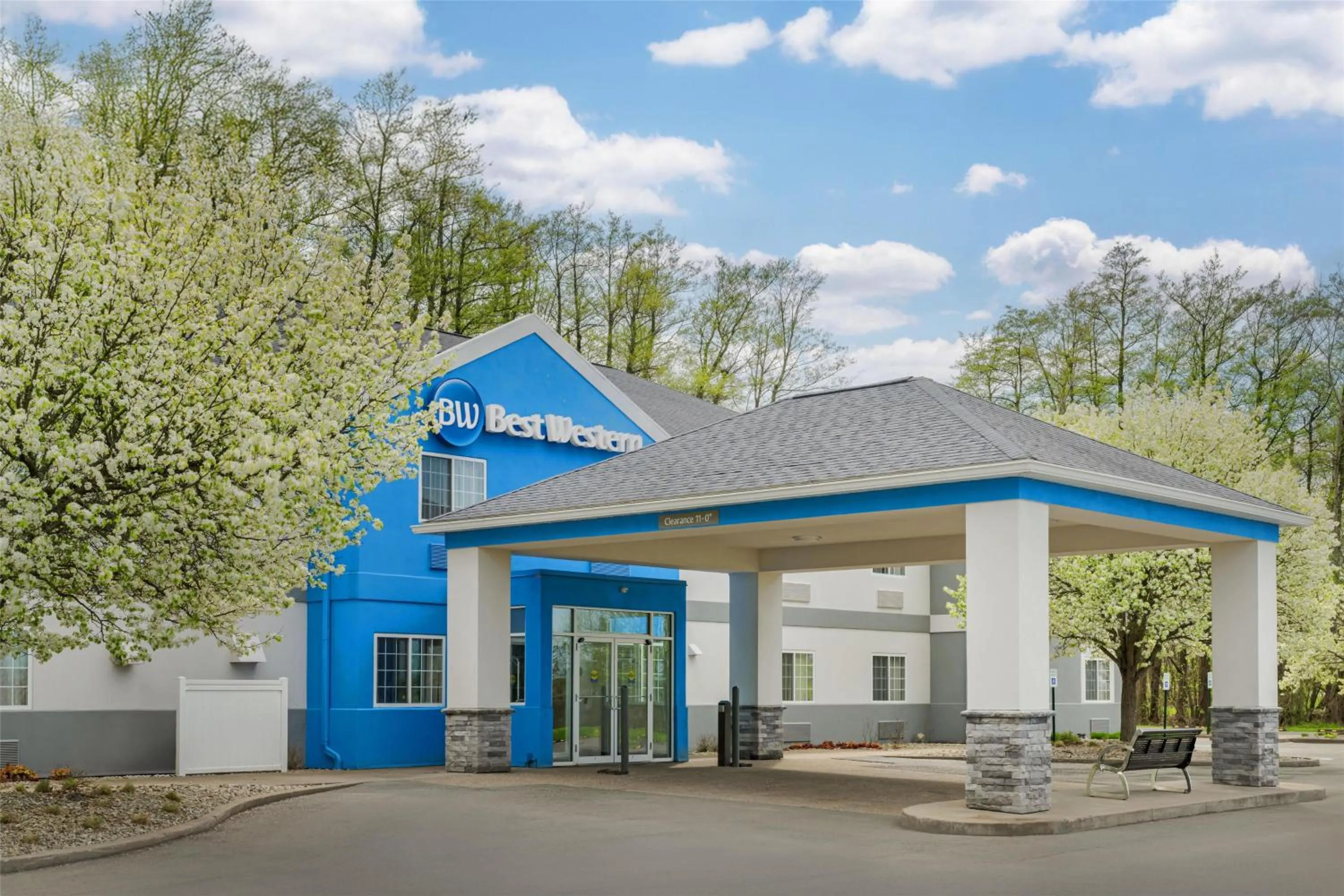 Property building in Best Western Brockport Inn & Suites