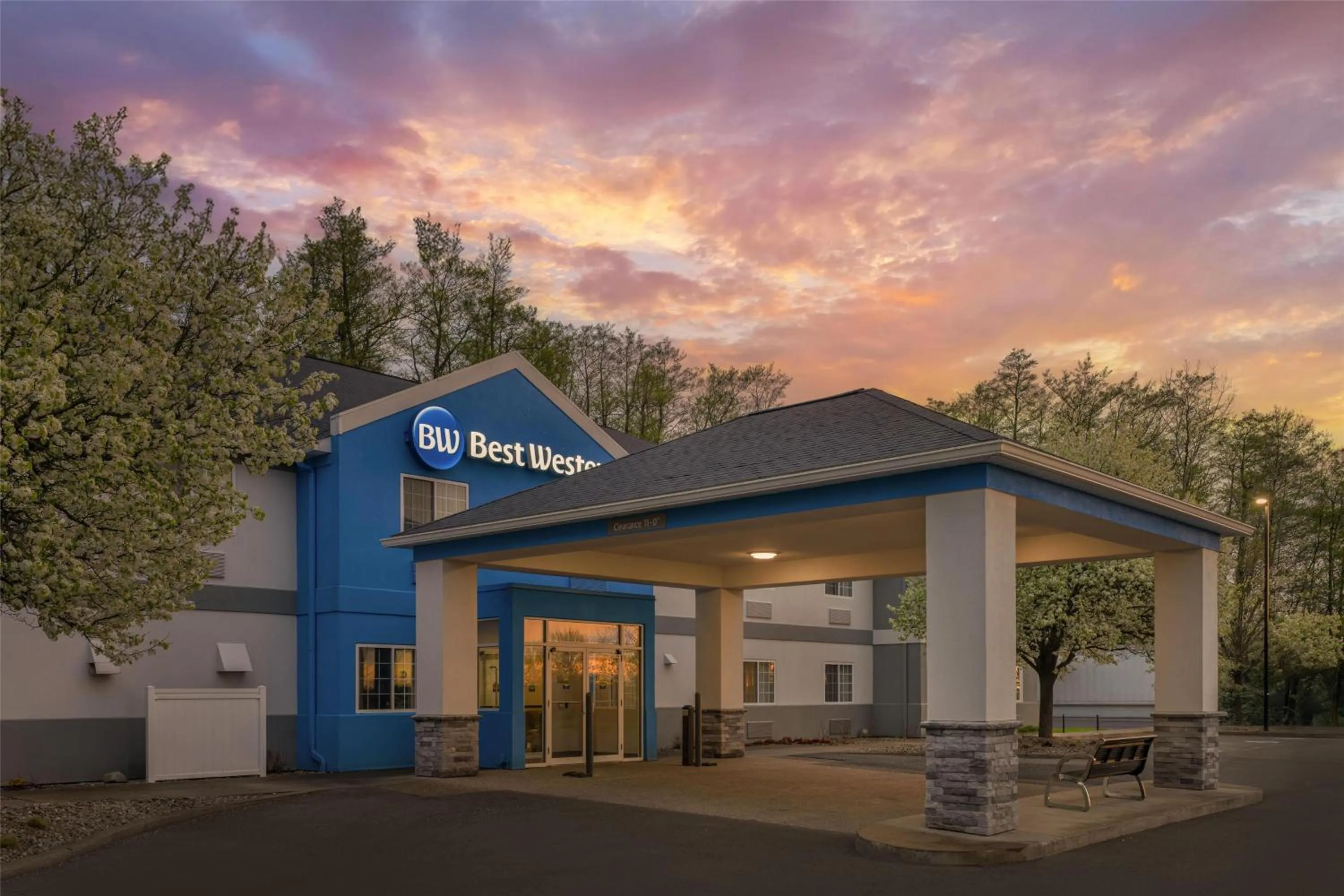 Property building in Best Western Brockport Inn & Suites