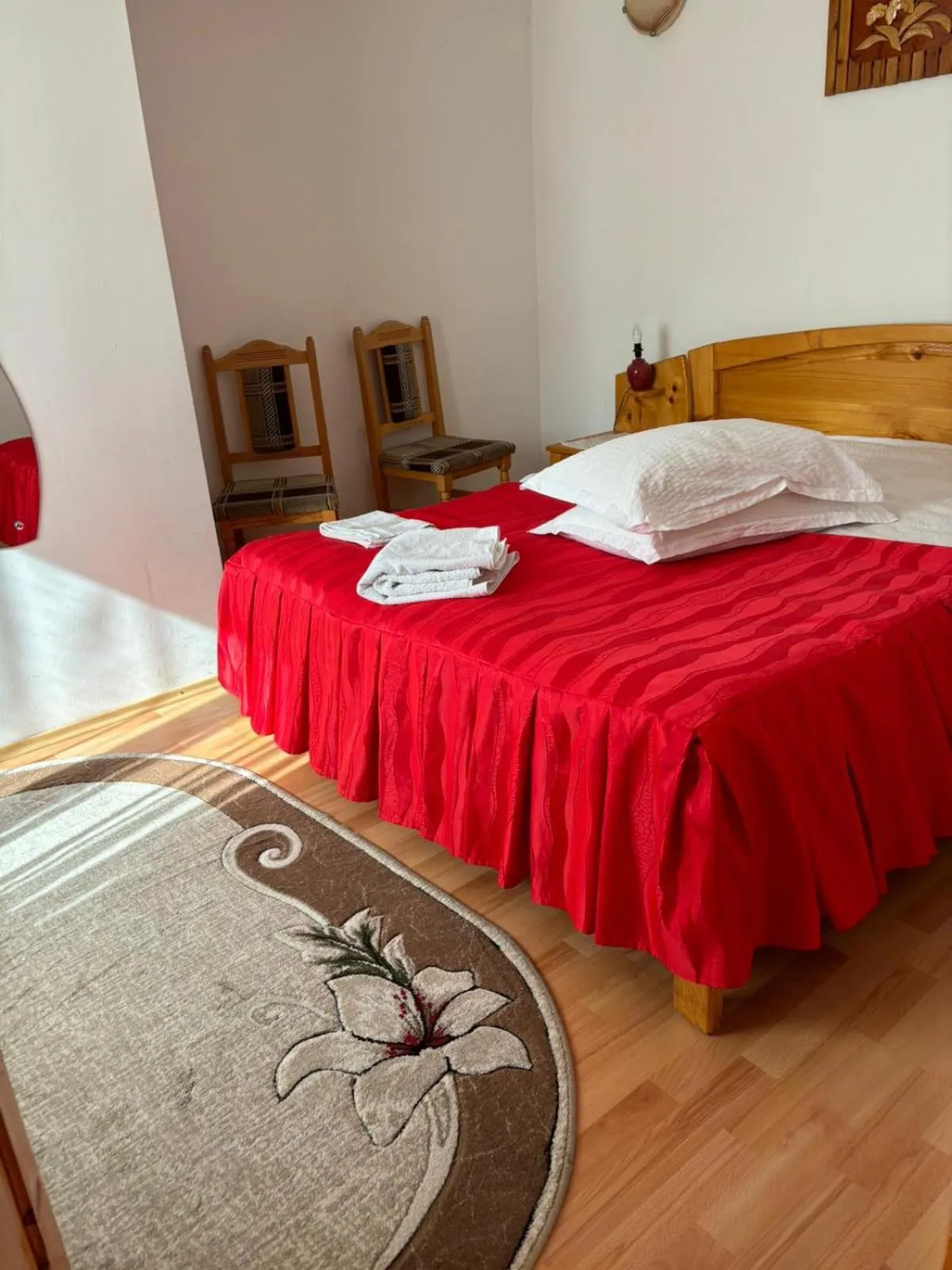 Bed in Pensiunea Luminita