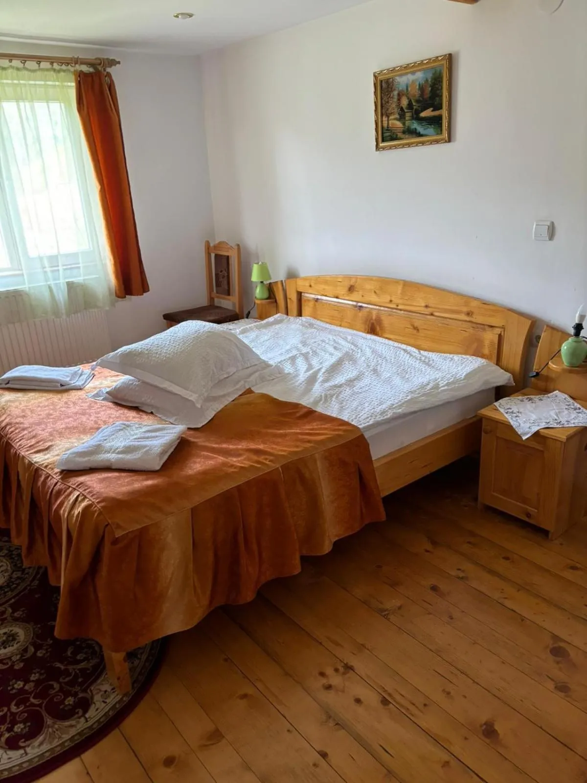 Bed in Pensiunea Luminita