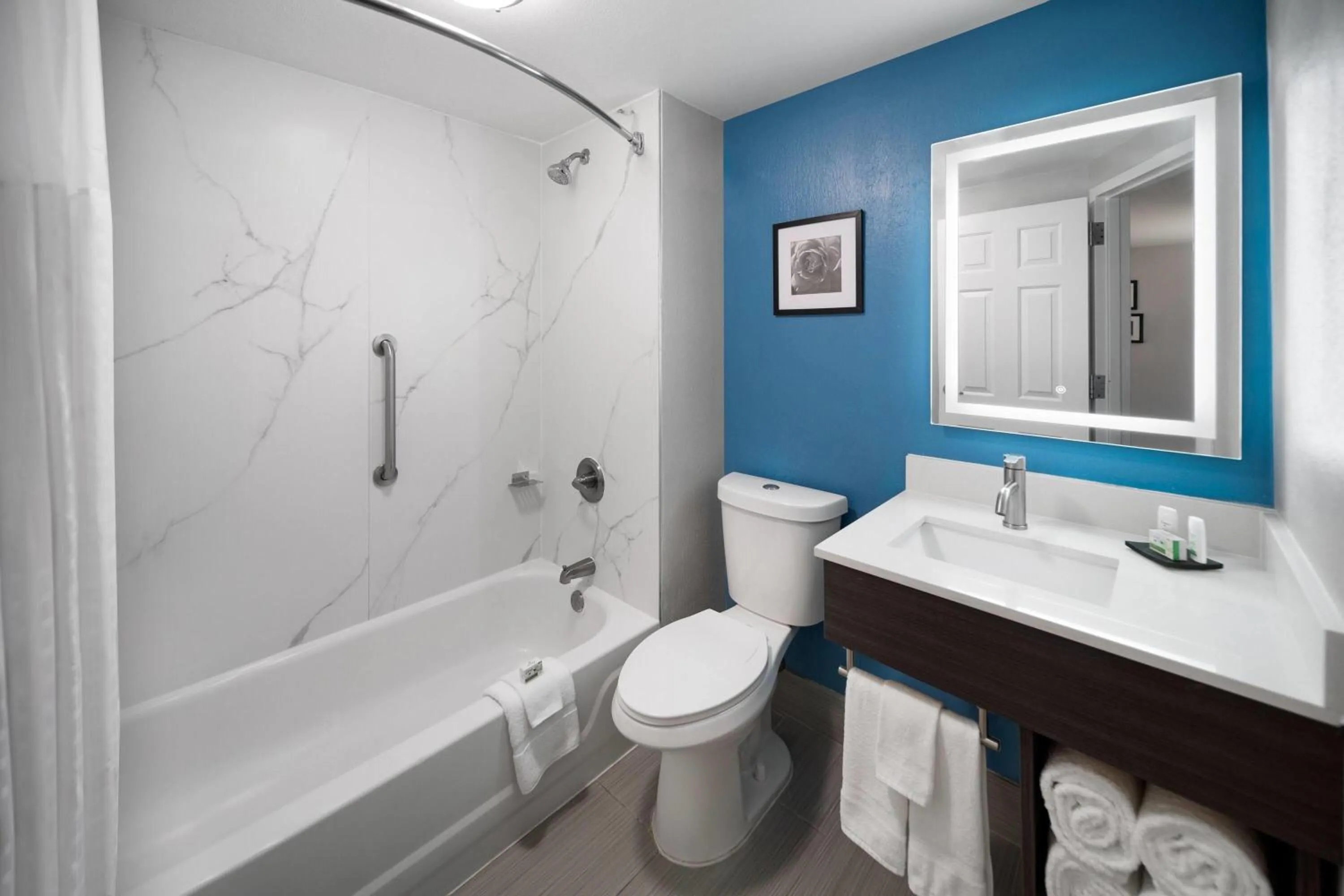 Bathroom in La Quinta by Wyndham Houston Stafford Sugarland