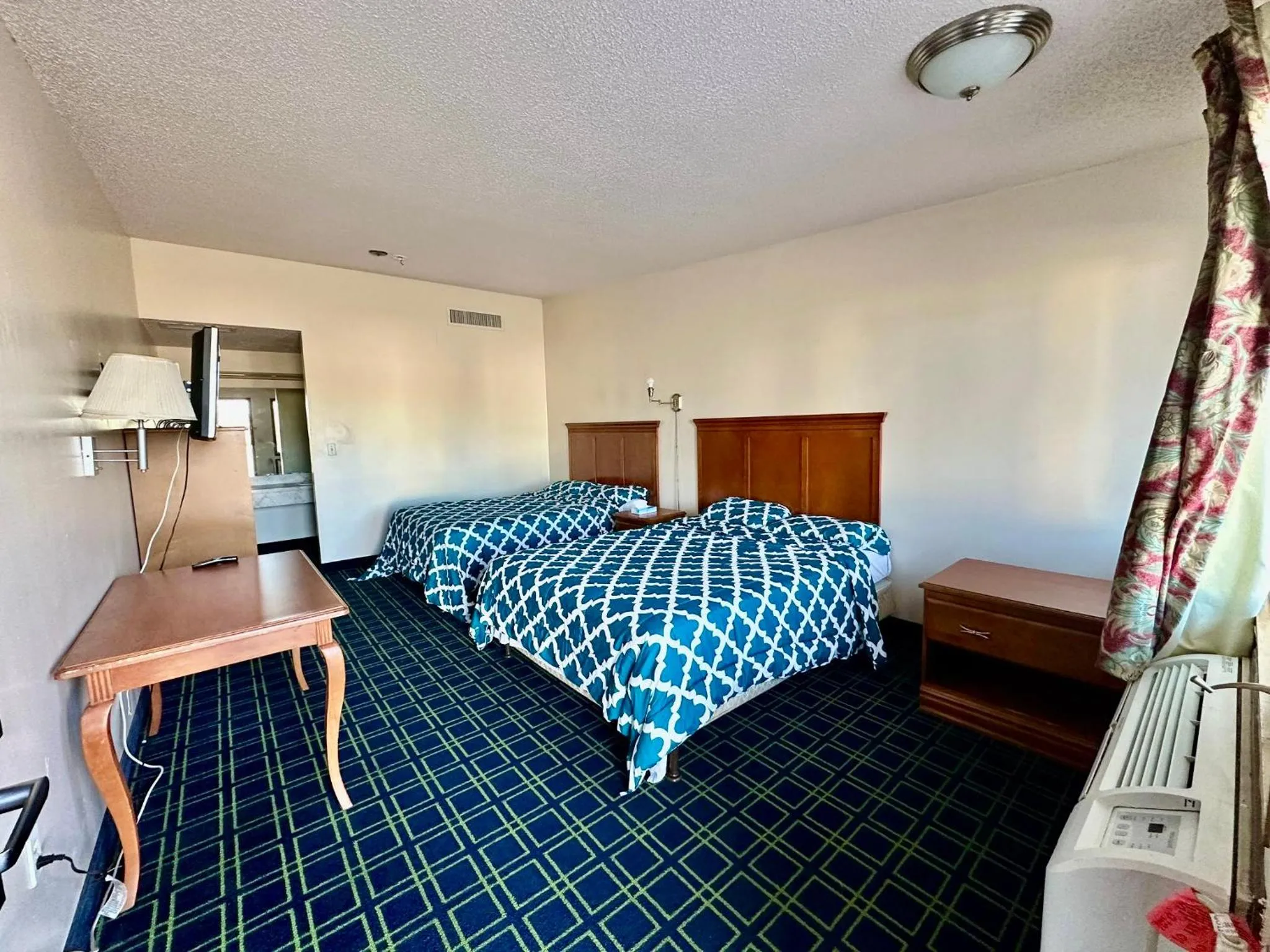 Bed in Americas Best Value Inn Seward