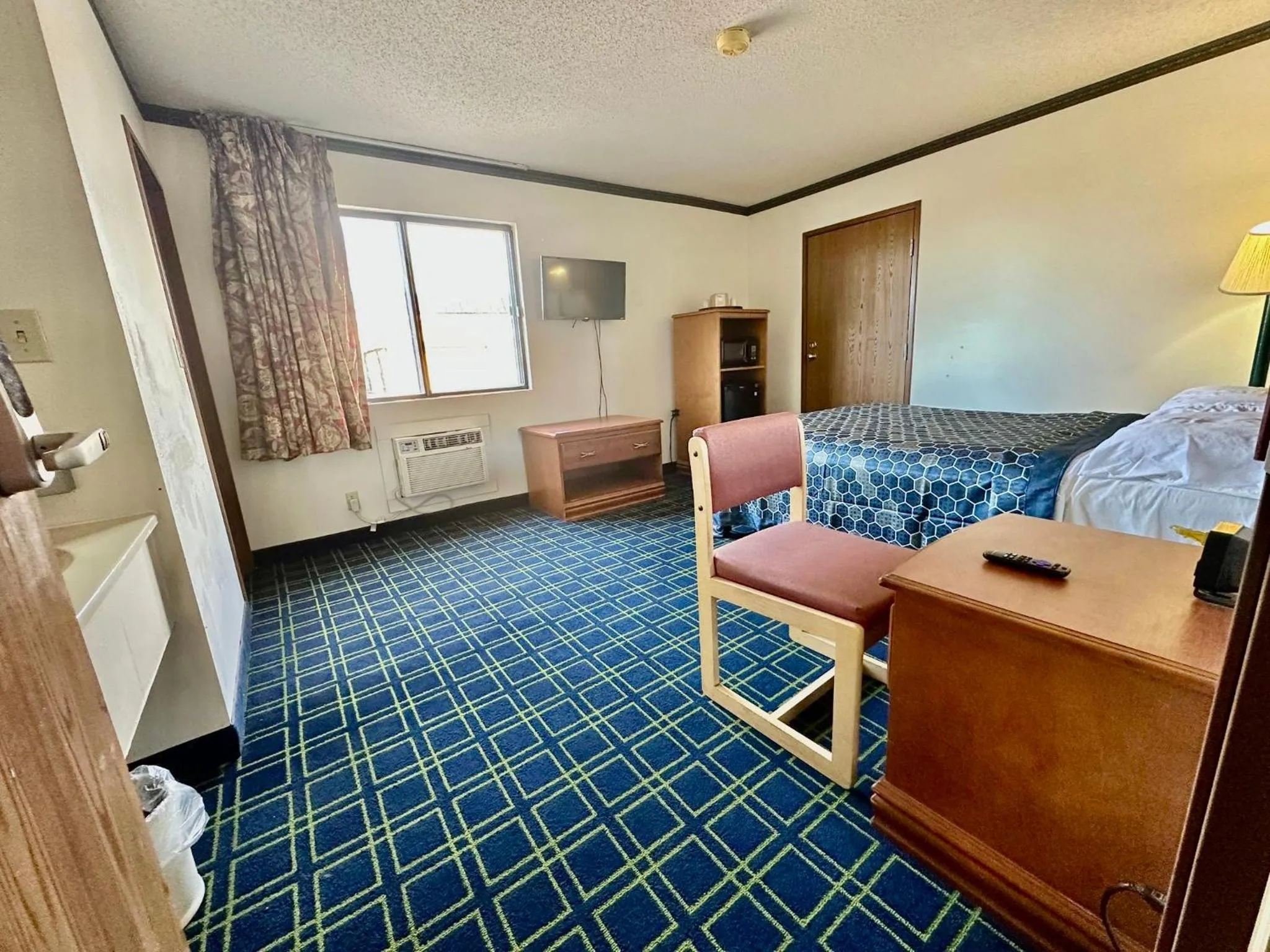 Bed in Americas Best Value Inn Seward