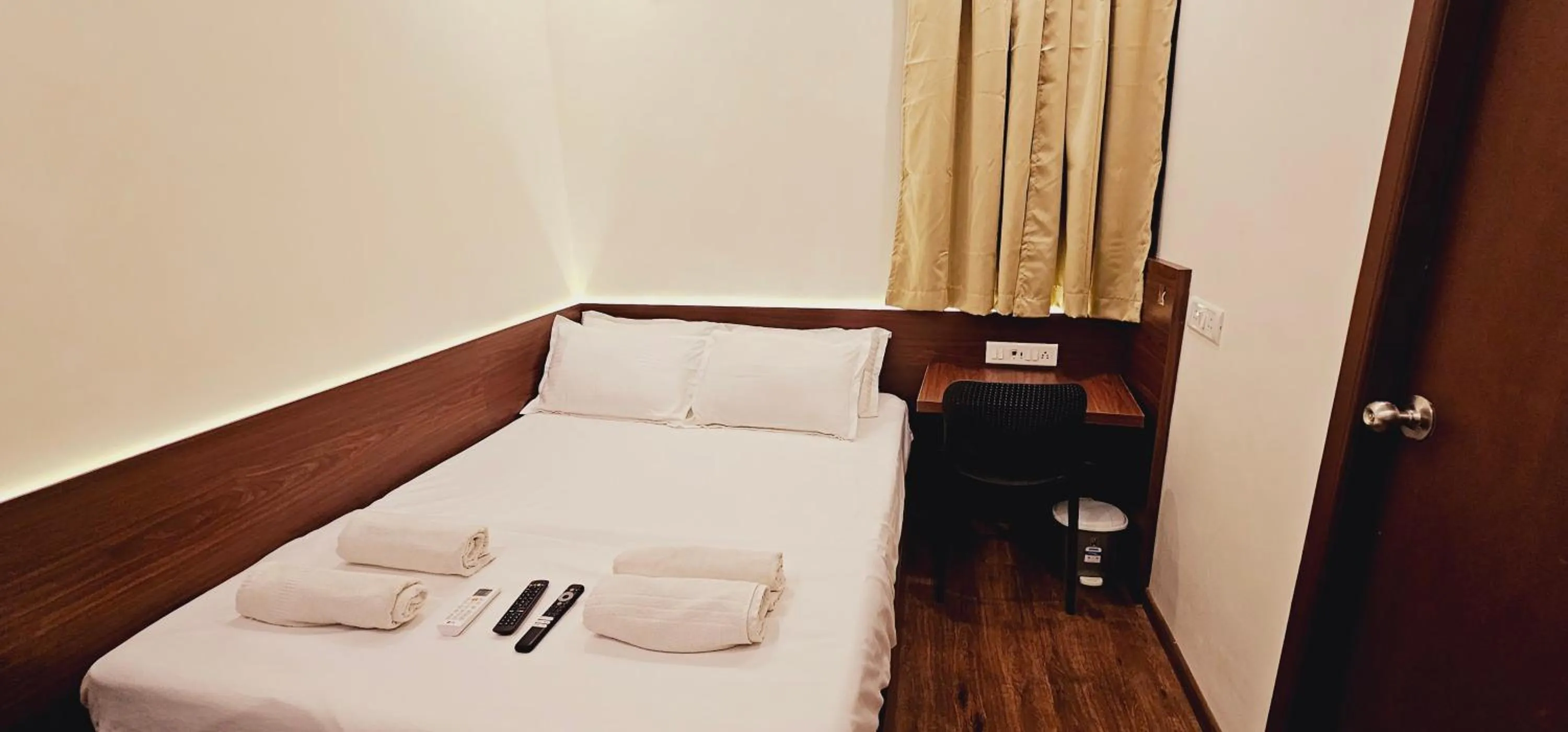 Bedroom, Bed in Chippy Inn