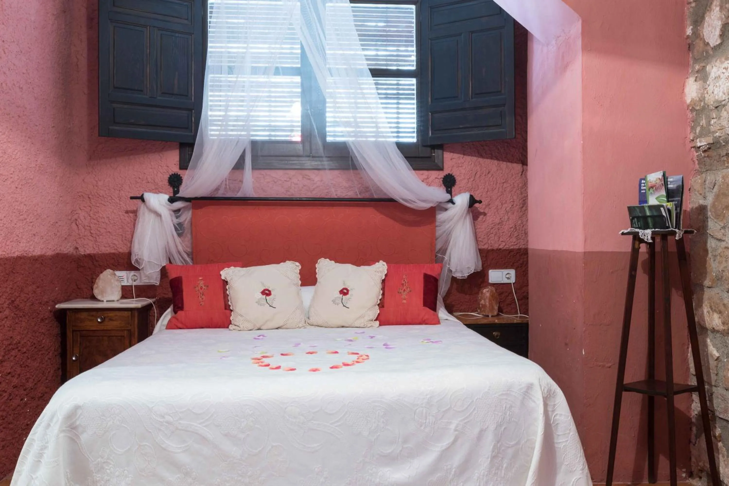 Photo of the whole room, Bed in Hotel Palacio Guzmanes