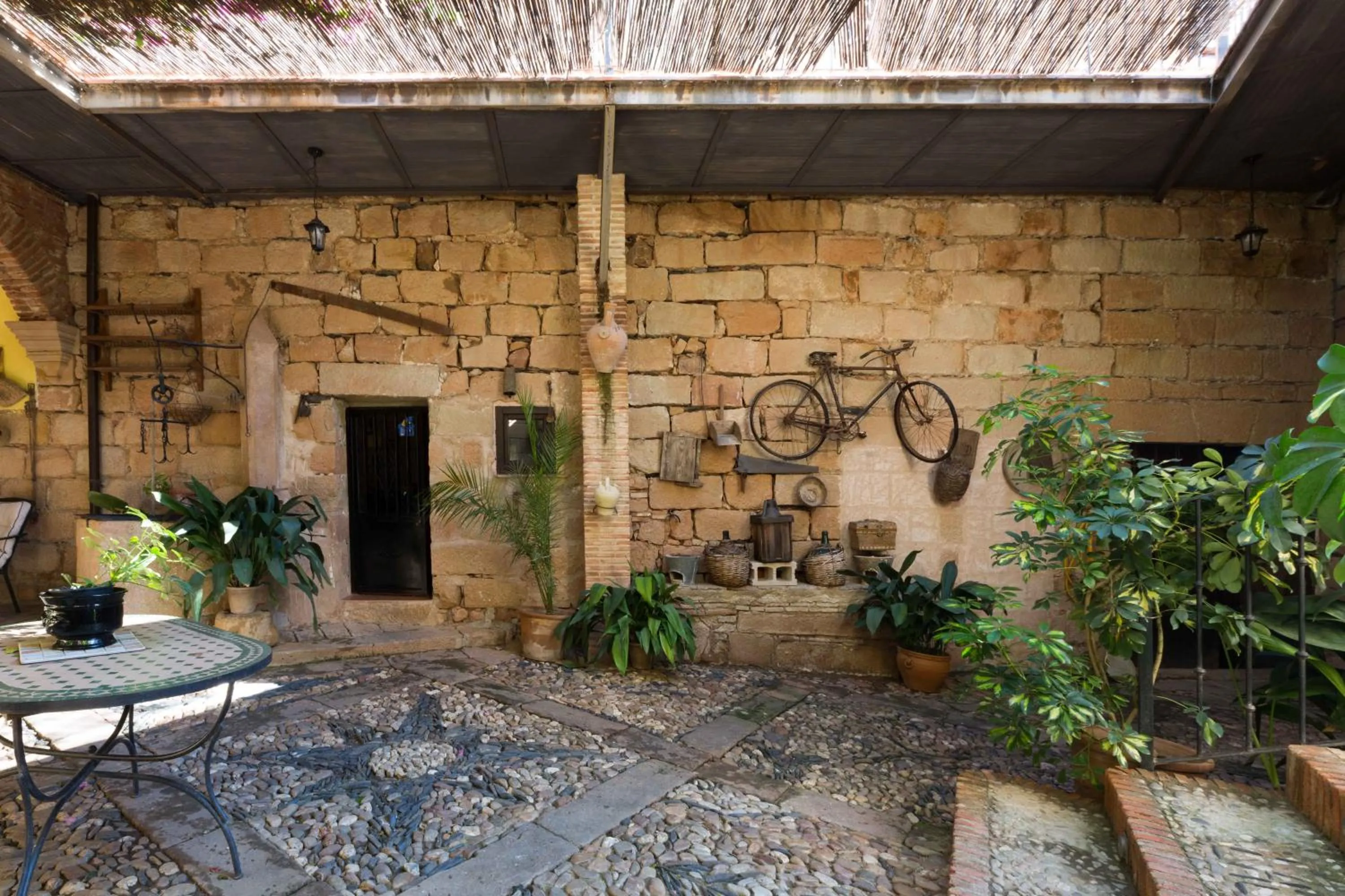 Patio in Hotel Palacio Guzmanes