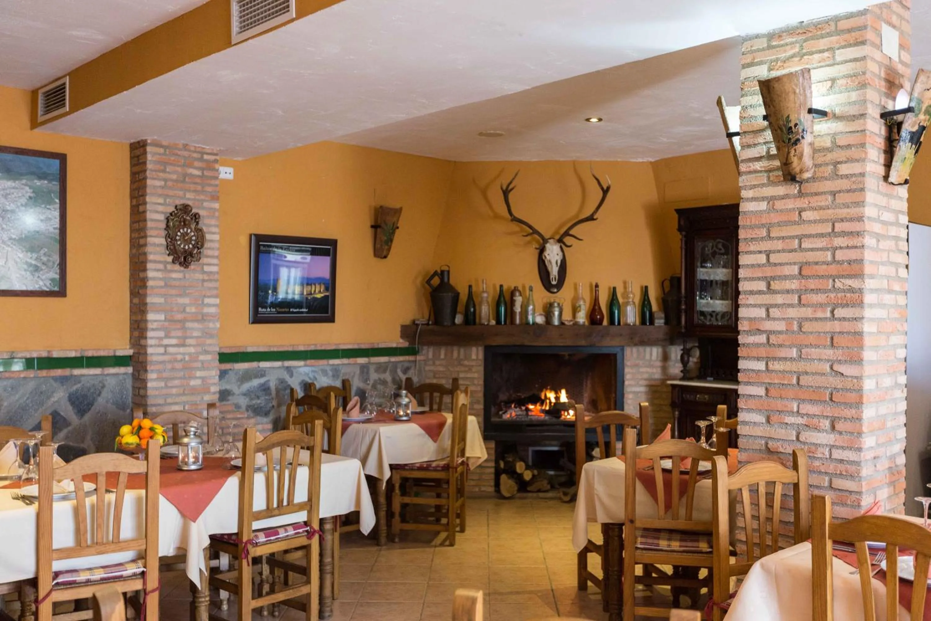Restaurant/places to eat in Hotel Palacio Guzmanes