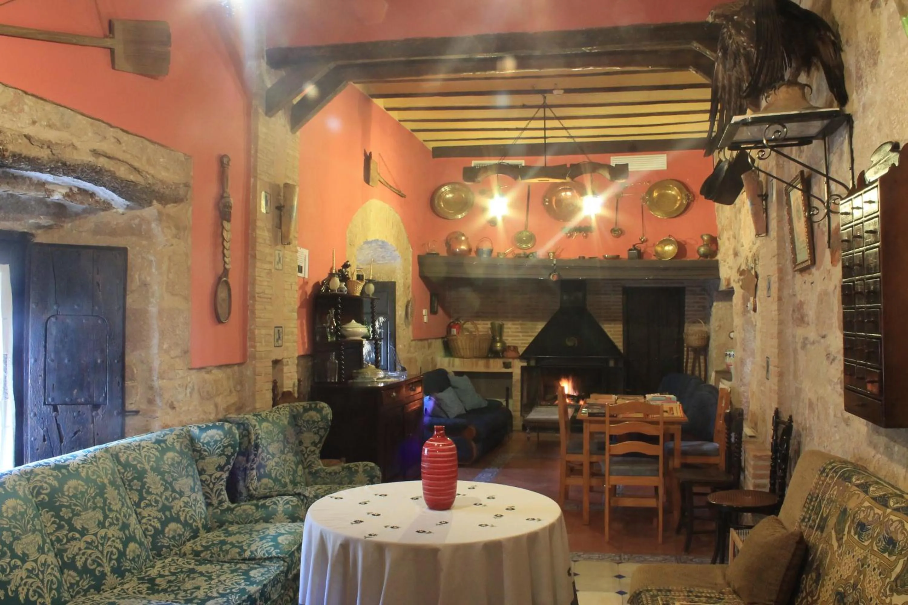 Communal lounge/ TV room in Hotel Palacio Guzmanes