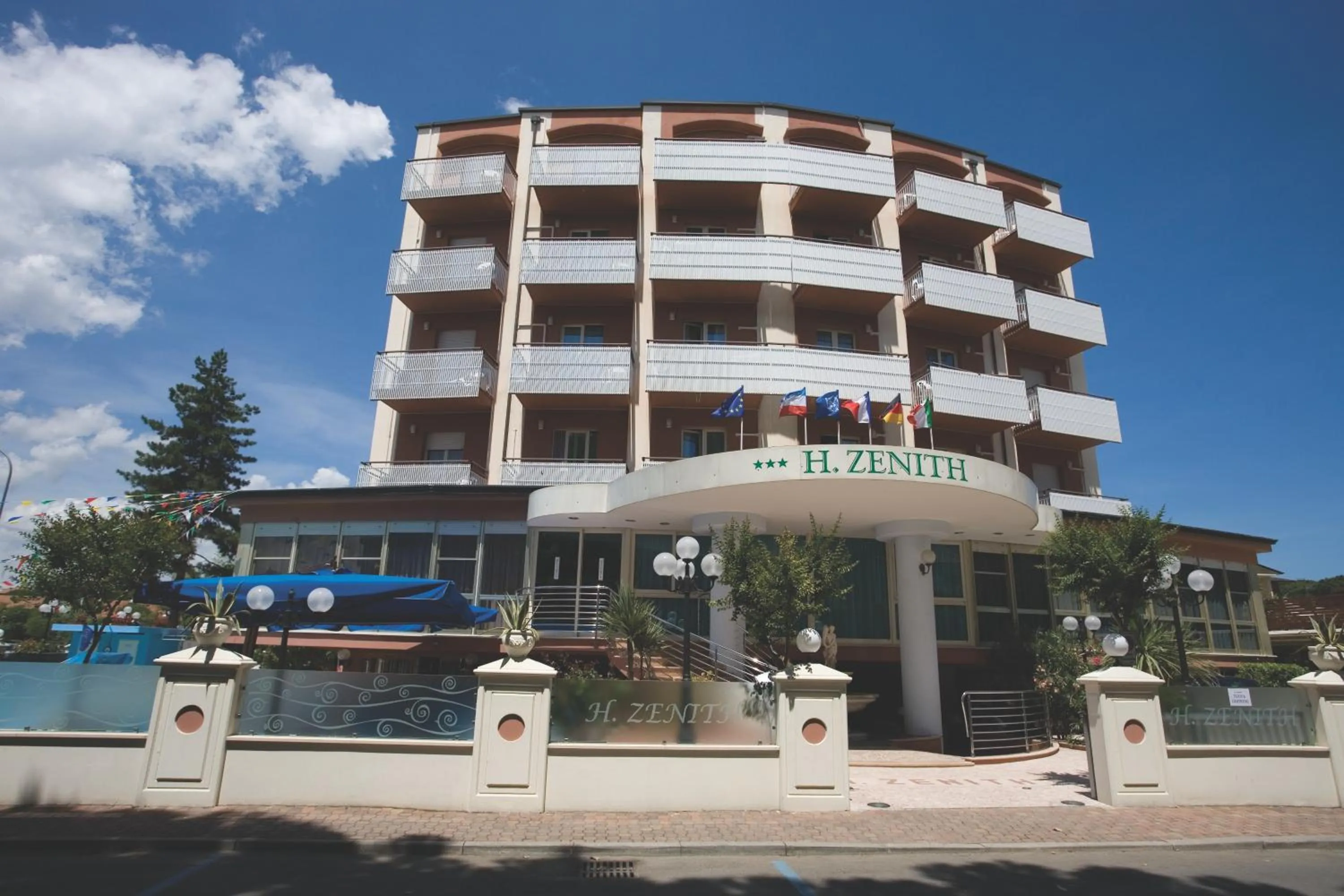 Property building in Hotel Zenith