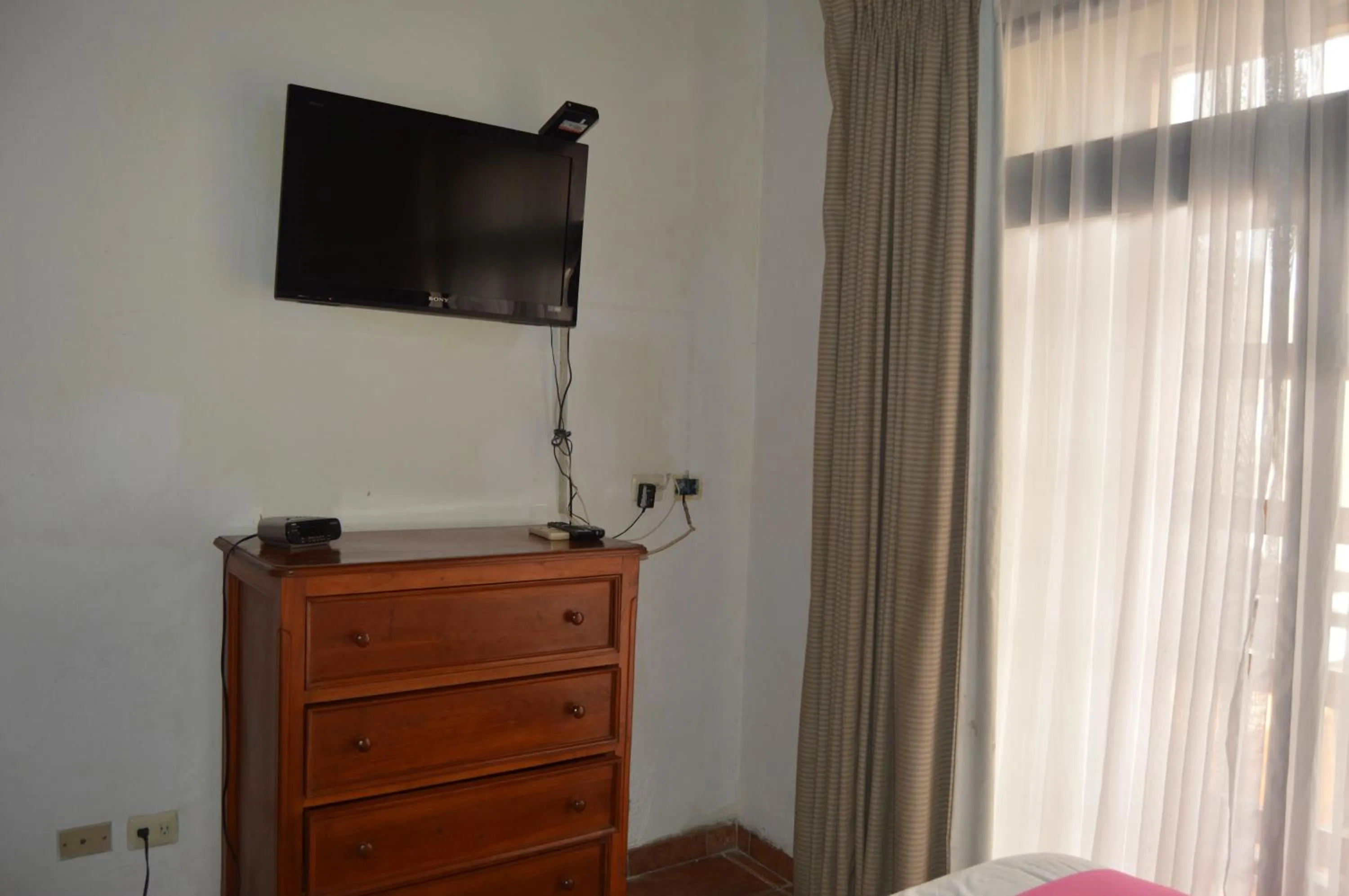 TV and multimedia in Hotel Meson del Mar