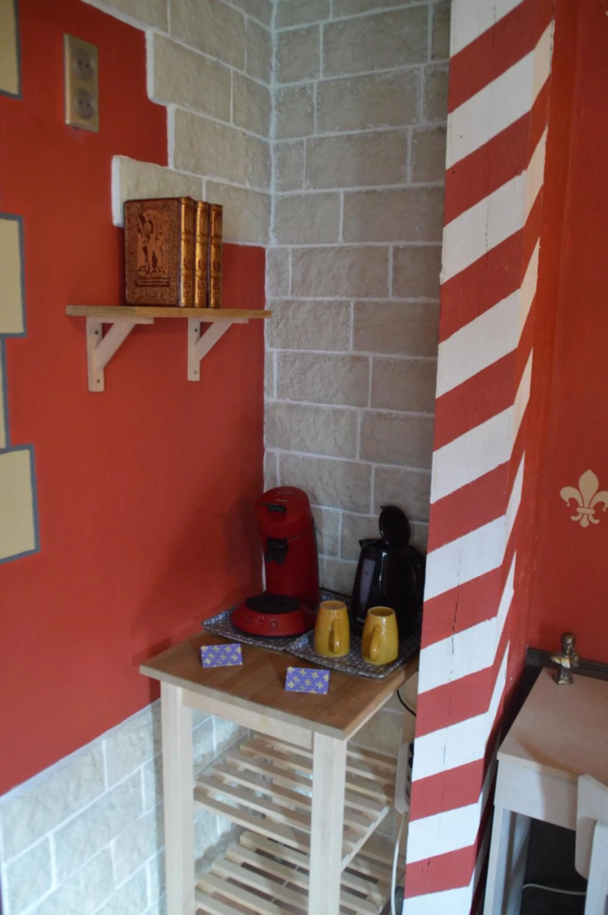 Coffee/tea facilities in Au fil du temps