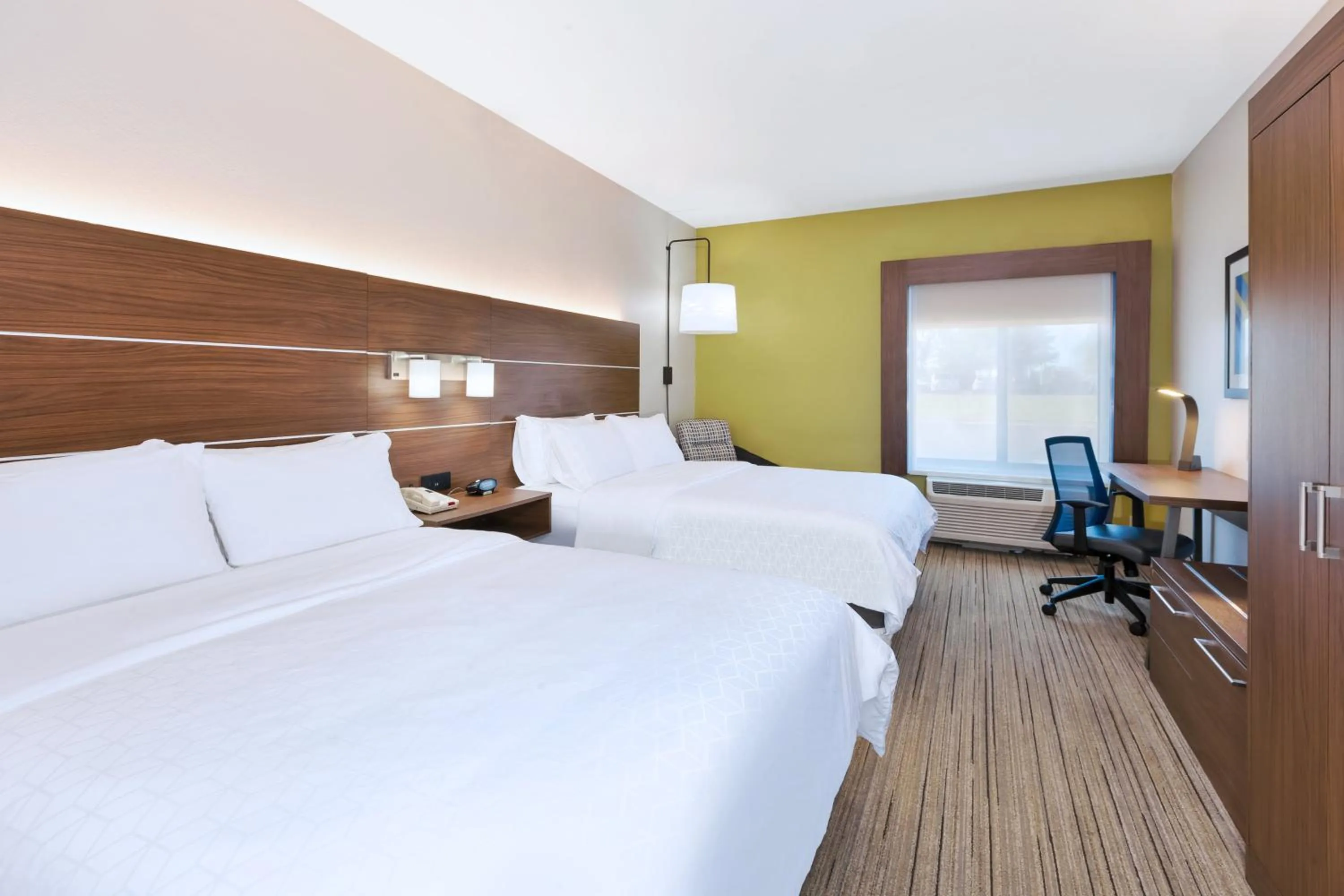 Photo of the whole room, Bed in Holiday Inn Express and Suites Three Rivers by IHG