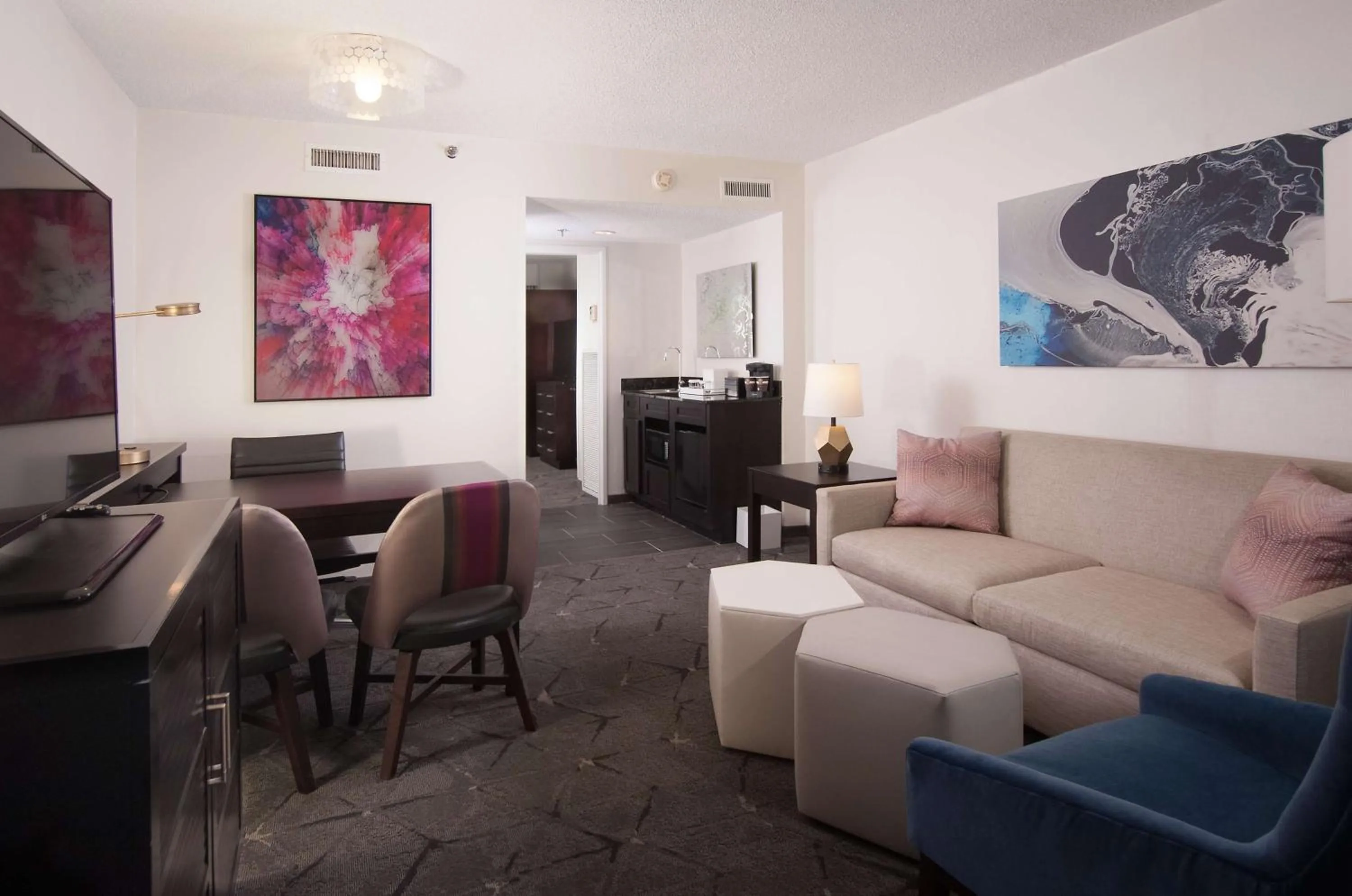 Living room in Embassy Suites by Hilton Raleigh Crabtree