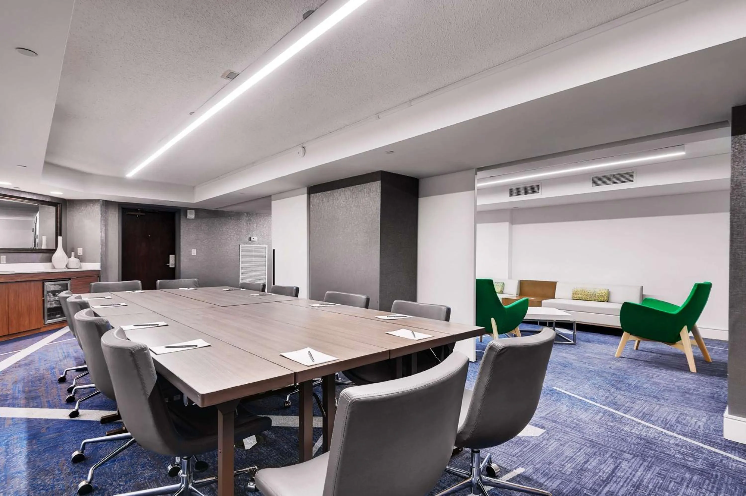 Meeting/conference room in Embassy Suites by Hilton Raleigh Crabtree