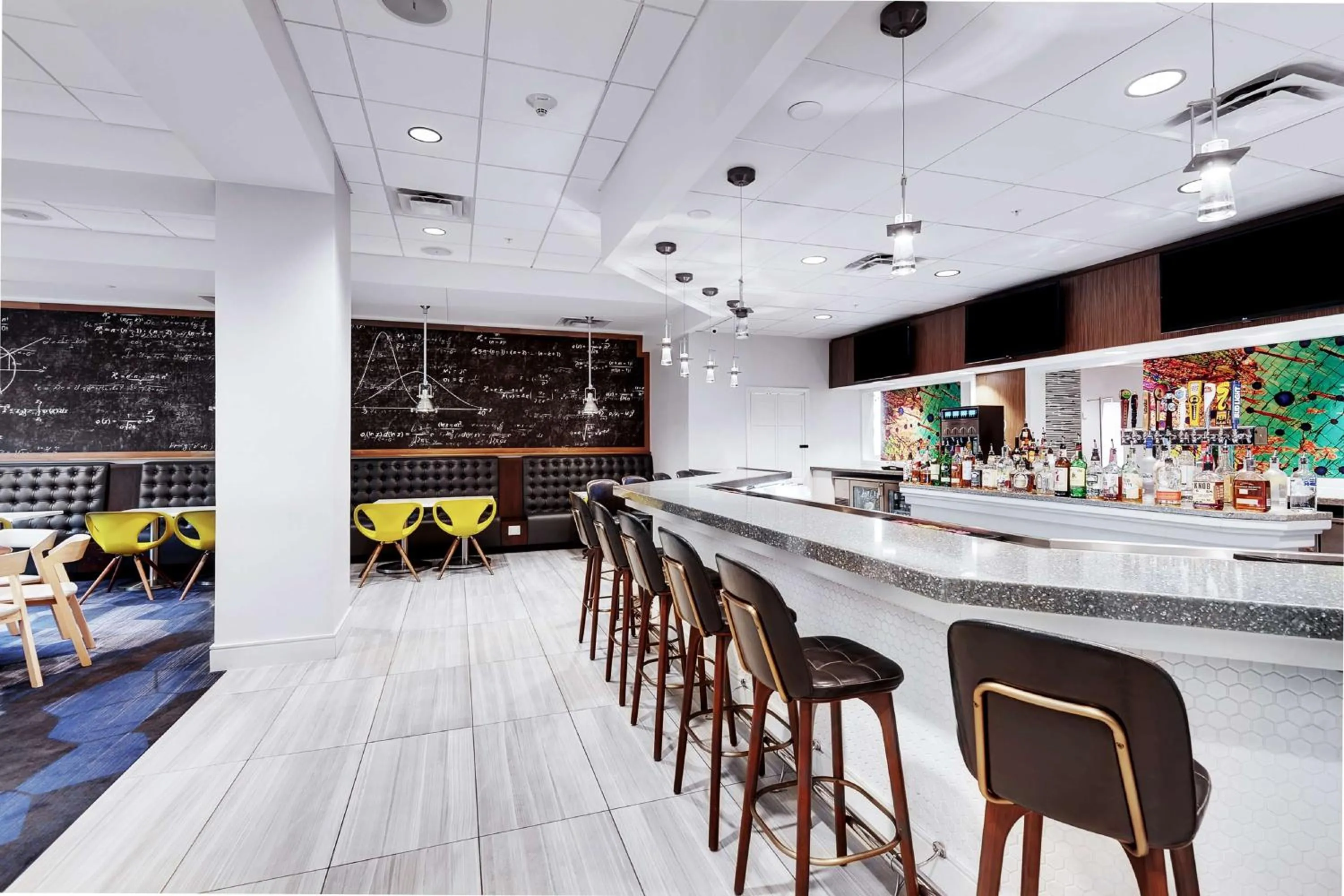 Lounge or bar in Embassy Suites by Hilton Raleigh Crabtree