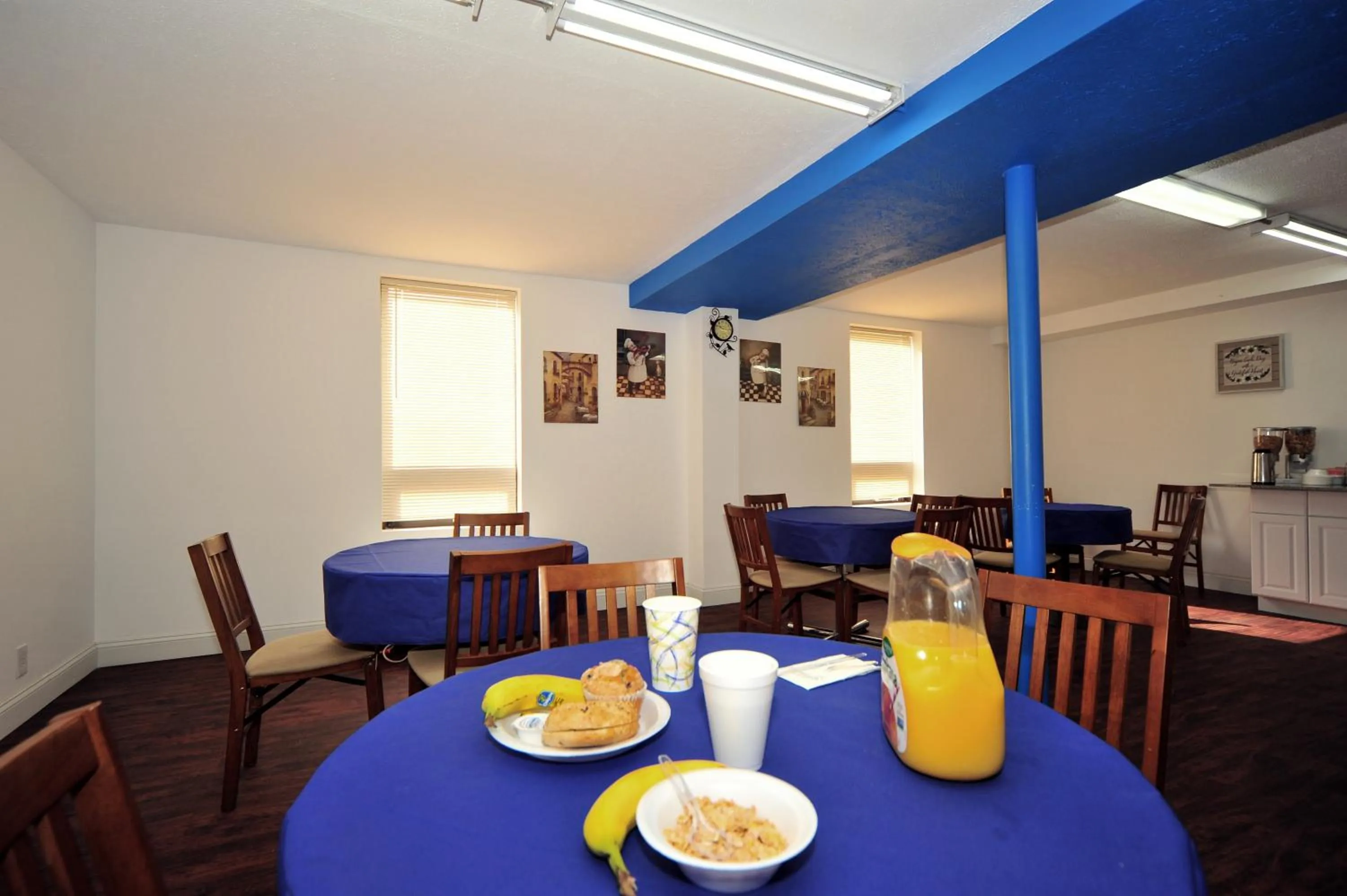 Continental breakfast, Dining Area in Americas Best Value Inn-Williamsburg/Lightfoot Area
