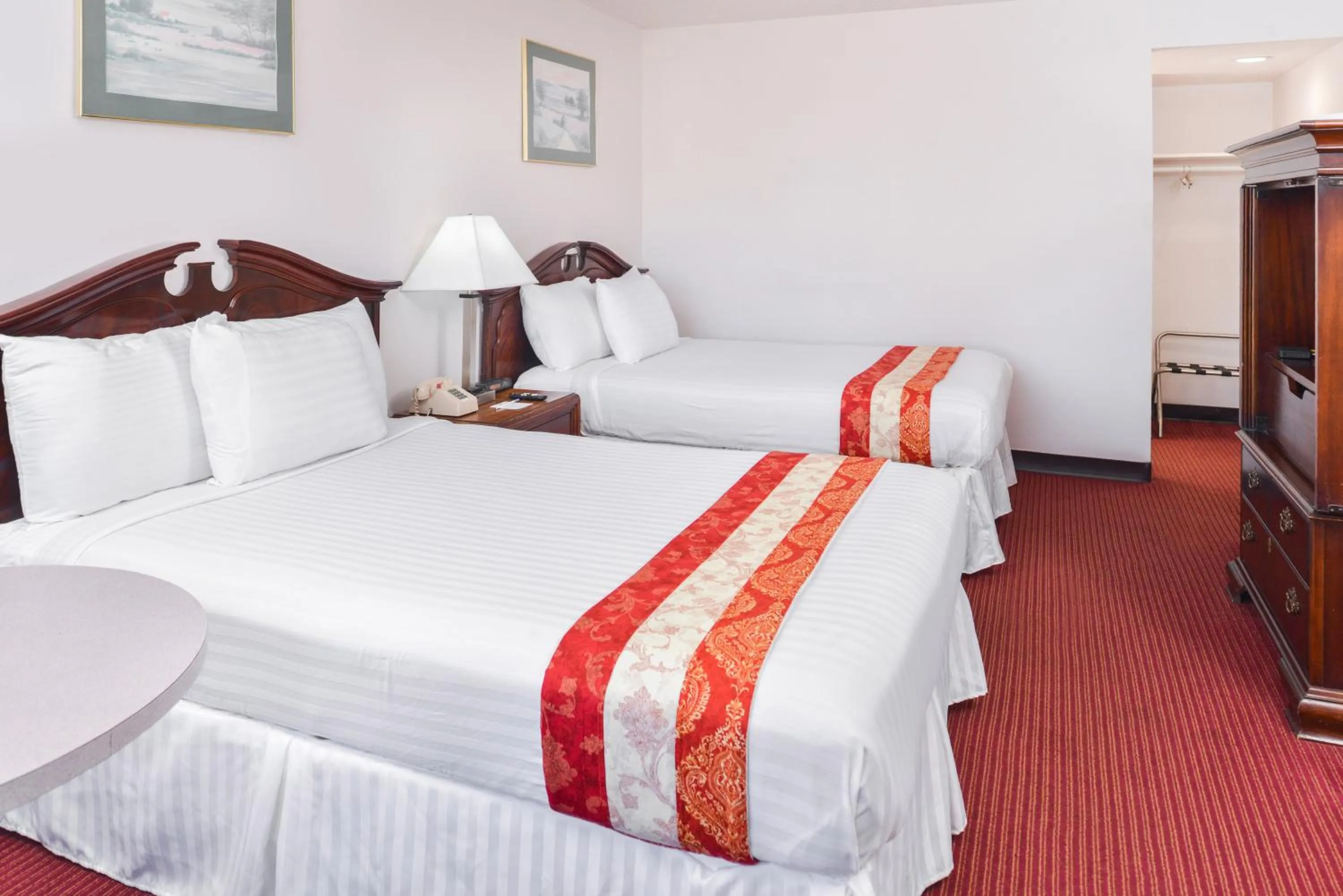 Bed in Americas Best Value Inn-Williamsburg/Lightfoot Area