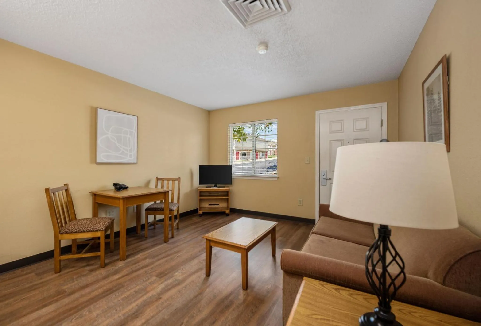 Living room in Affordable Suites Wilson