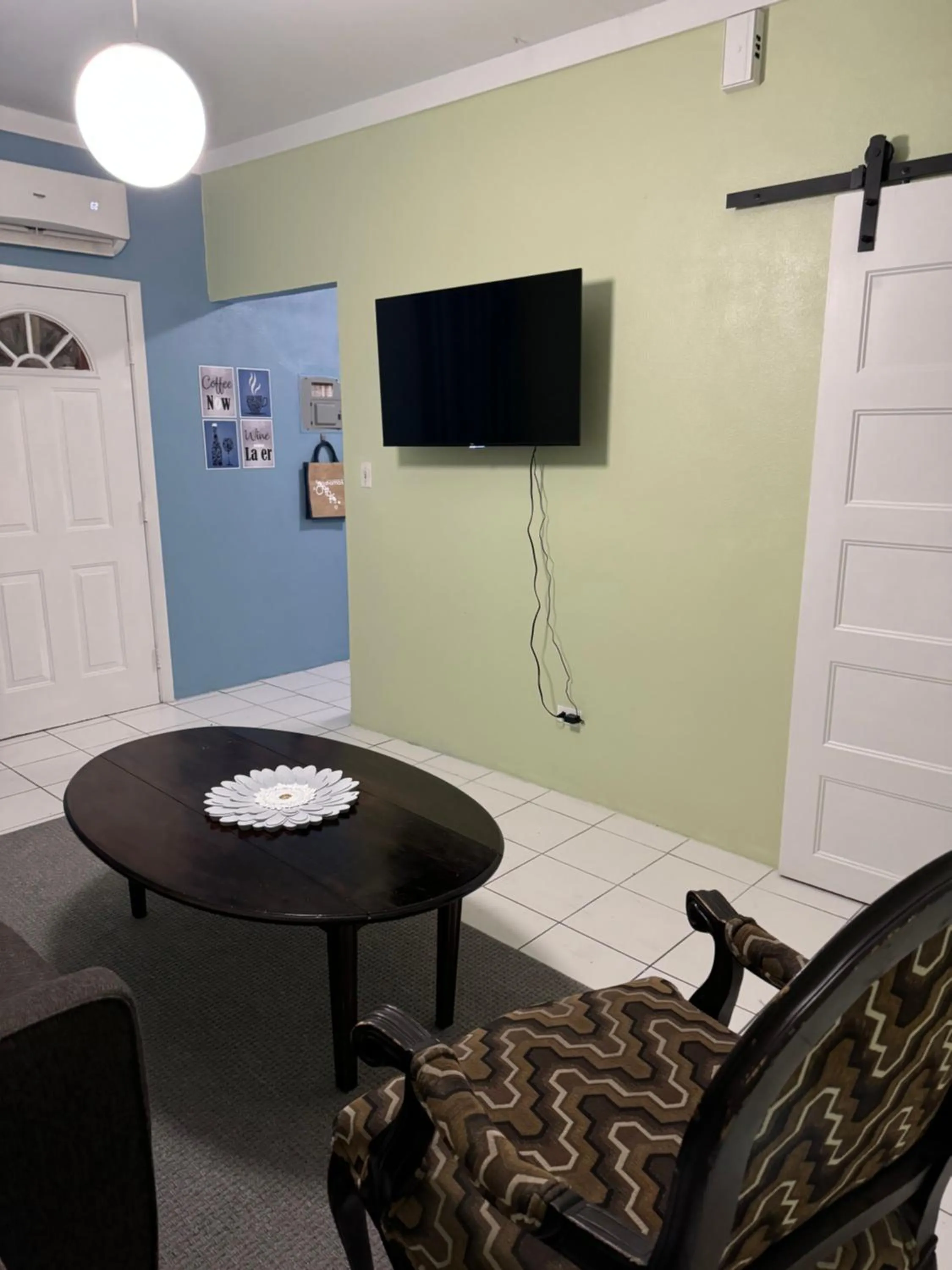 TV and multimedia in Kozy Bahamas Getaway