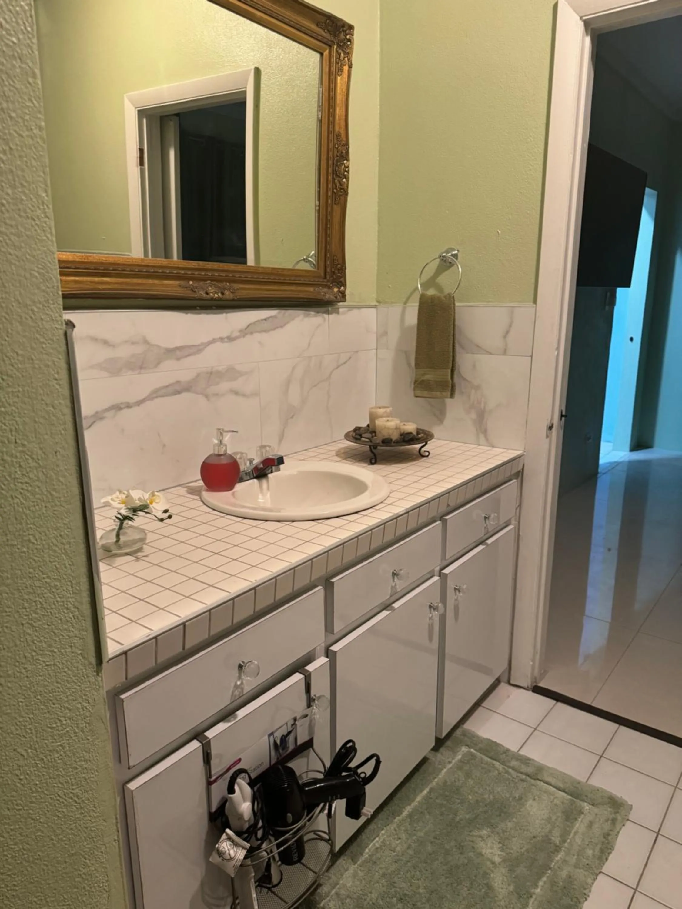 Bathroom in Kozy Bahamas Getaway