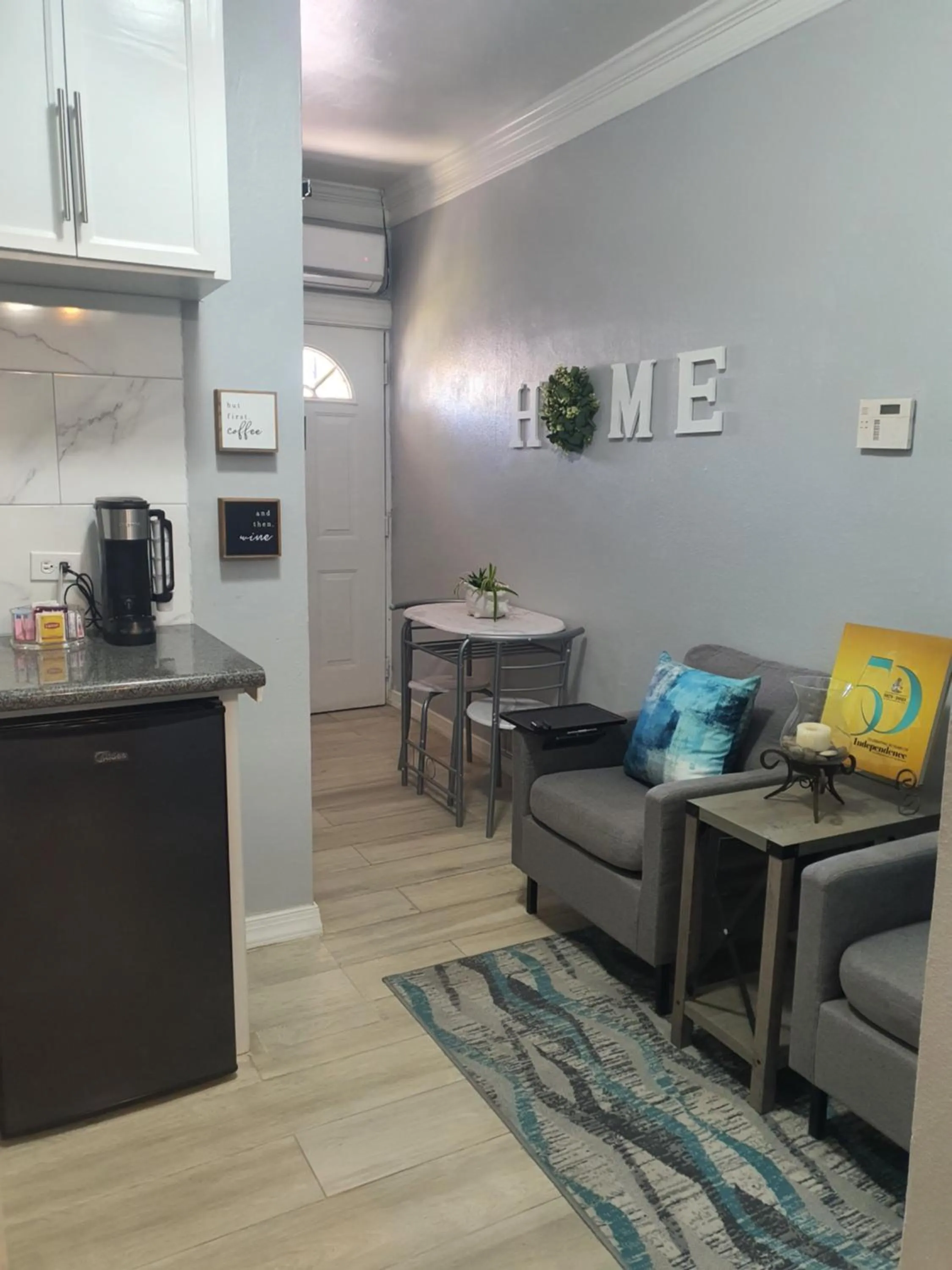 Dining area in Kozy Bahamas Getaway