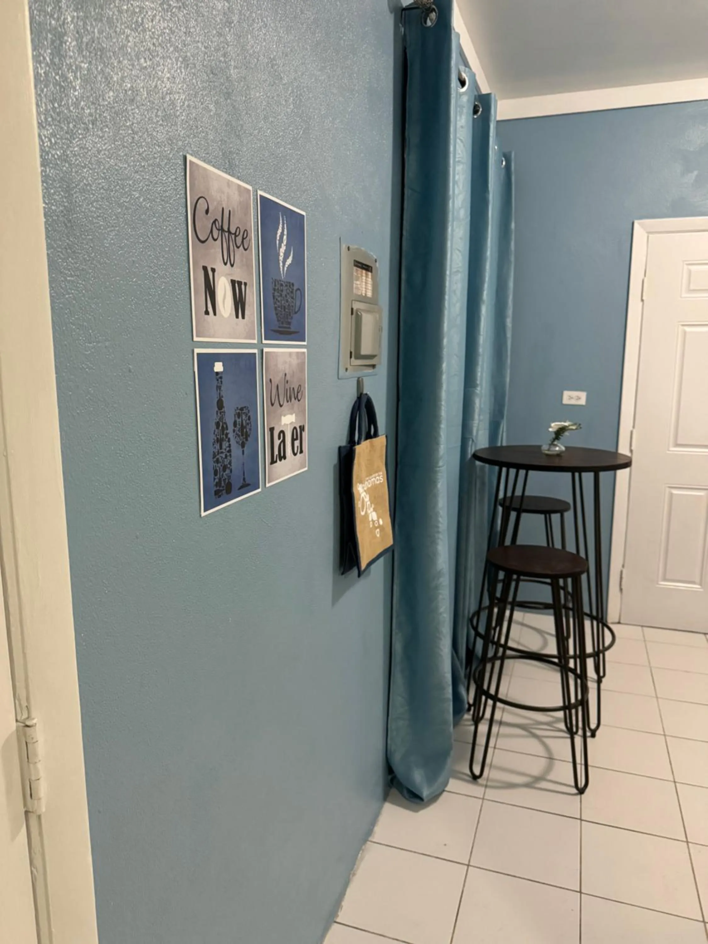 Dining area in Kozy Bahamas Getaway