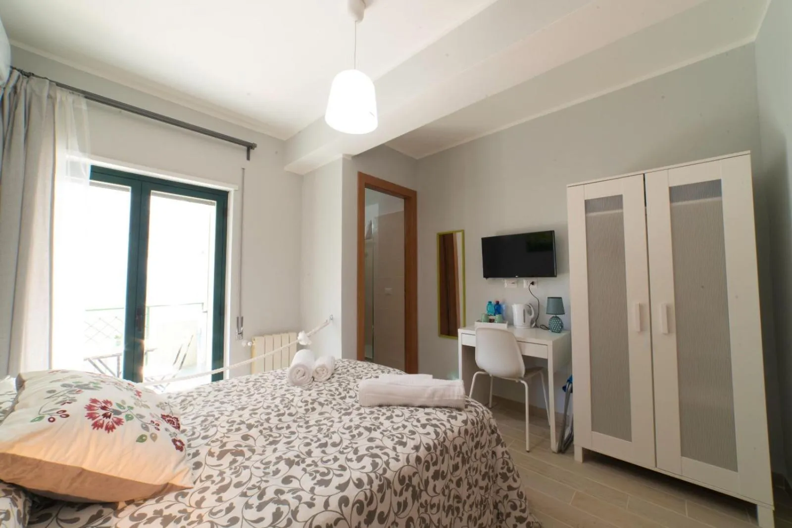 TV and multimedia, Bed in B&B MaLò Family Friendly