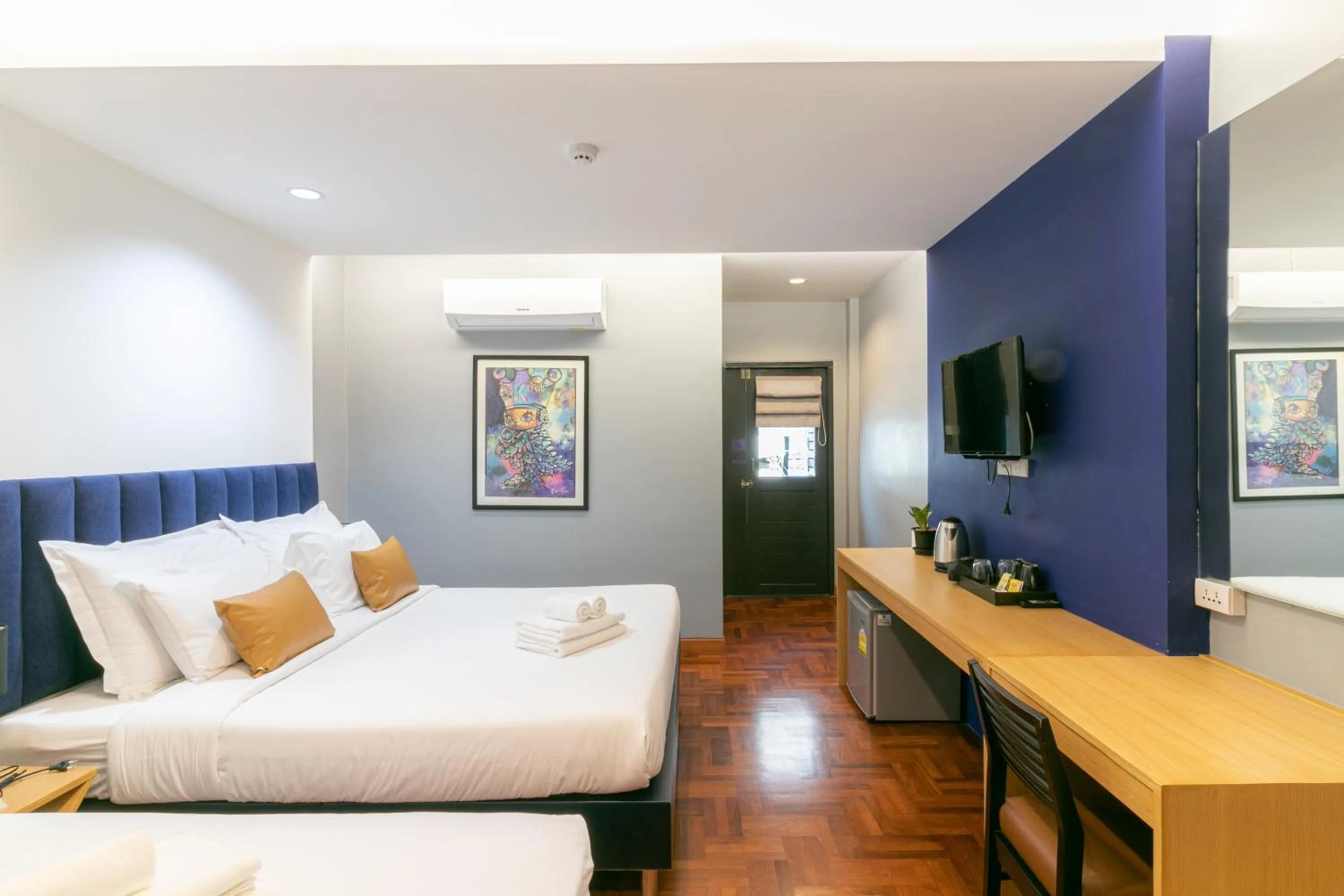 TV and multimedia, Bed in Castle Black Bangkok