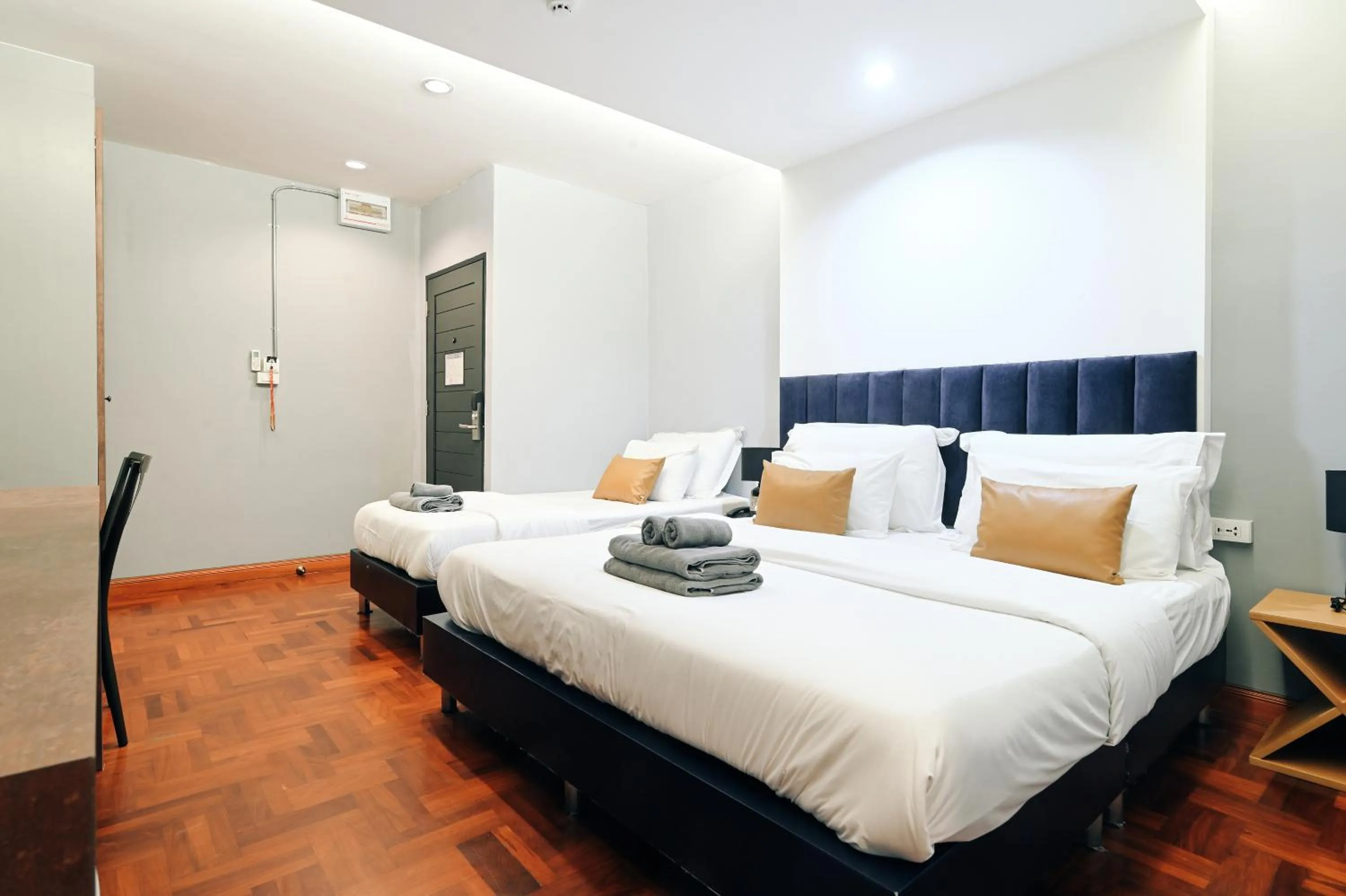 Photo of the whole room, Bed in Castle Black Bangkok