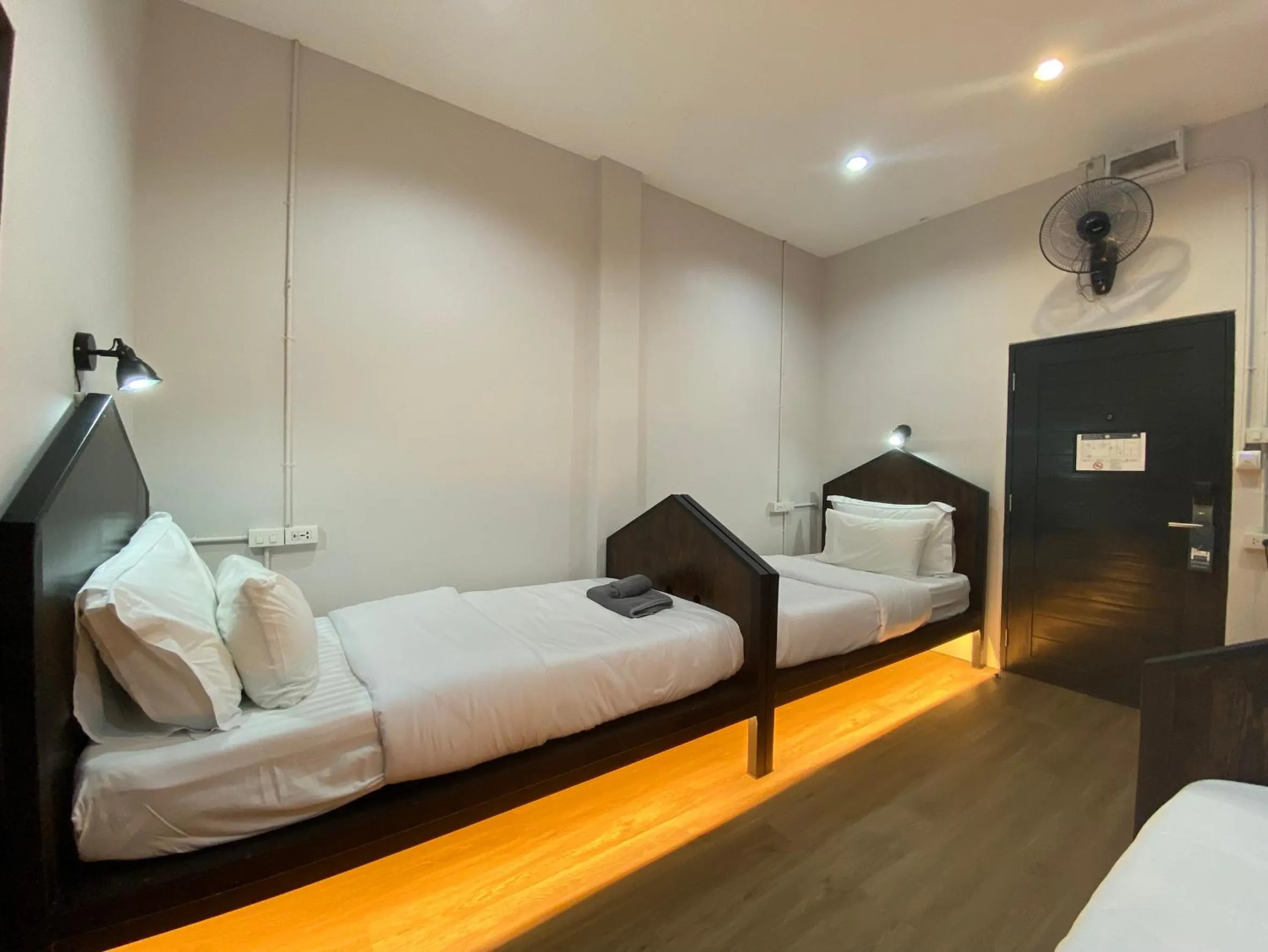 Photo of the whole room, Bed in Castle Black Bangkok