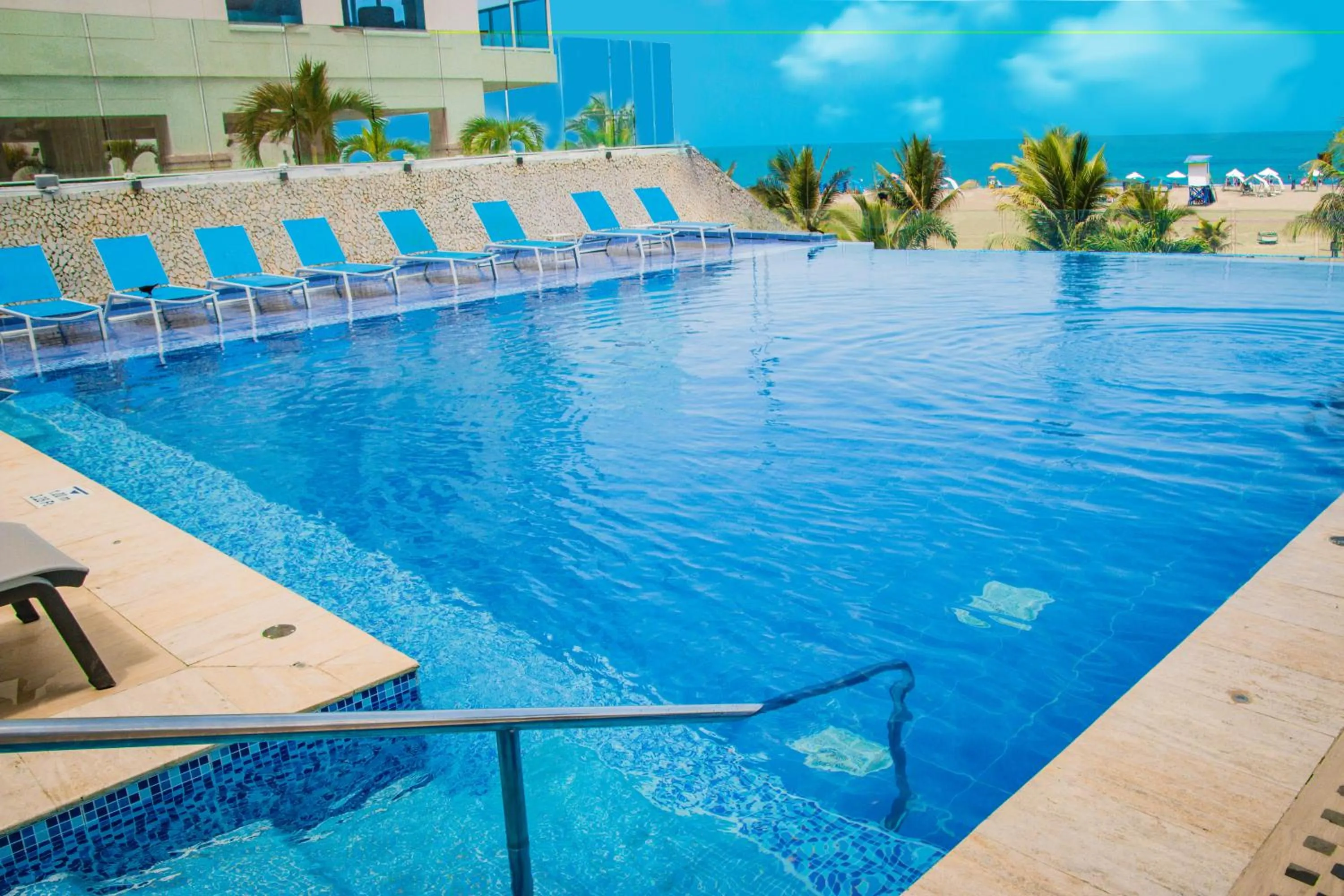 Swimming pool in Radisson Cartagena Ocean Pavillion Hotel