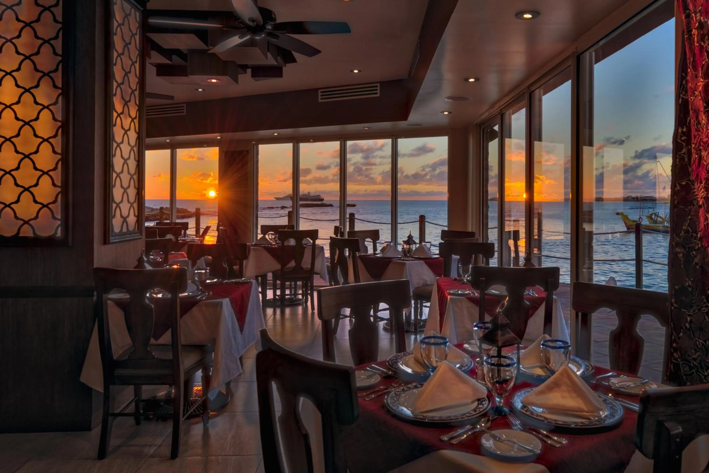 Restaurant/places to eat in Simpson Bay Resort Marina & Spa