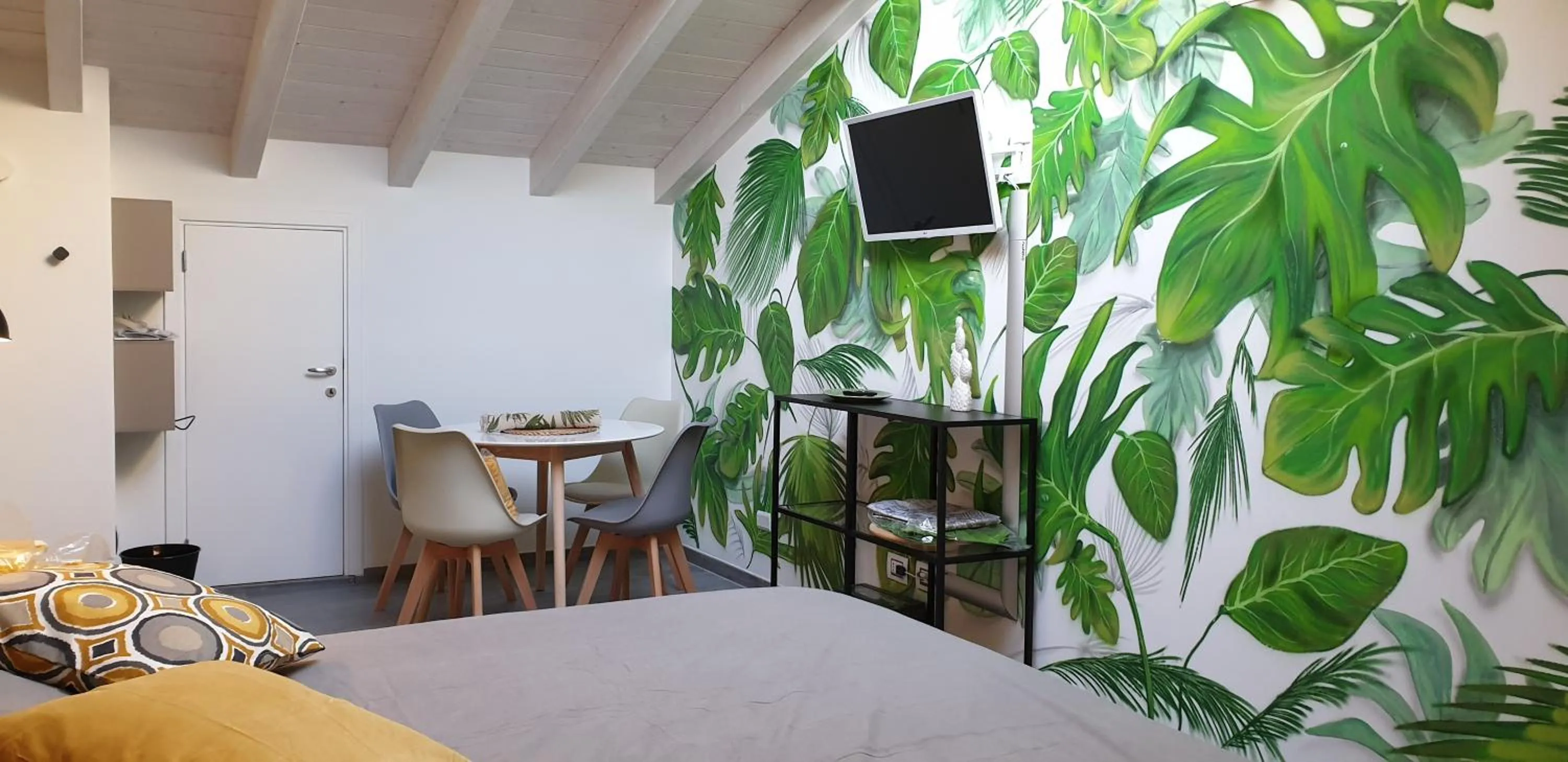 Photo of the whole room, Bed in 150 LatoMare