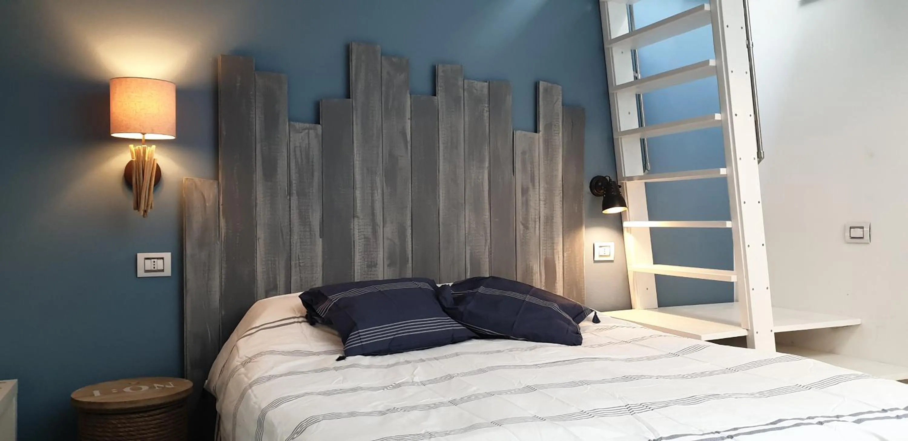 Photo of the whole room, Bed in 150 LatoMare