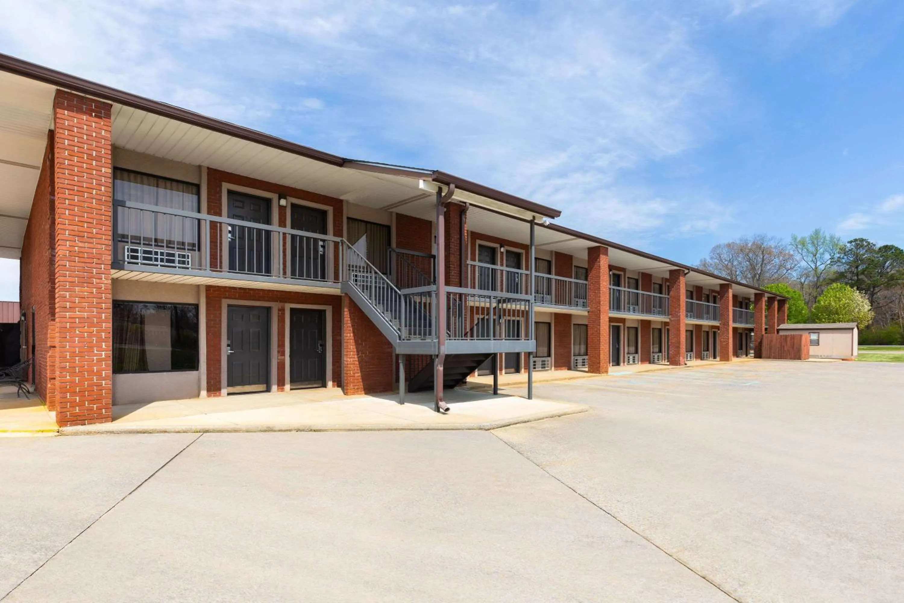 Property building in Days Inn by Wyndham Childersburg