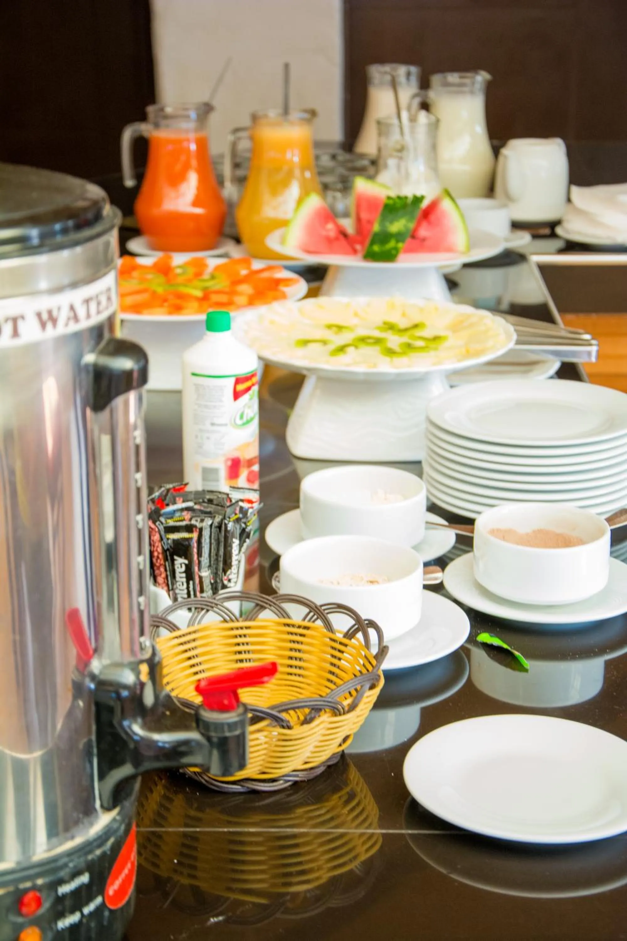 Buffet breakfast in Hotel Palacio de Sal