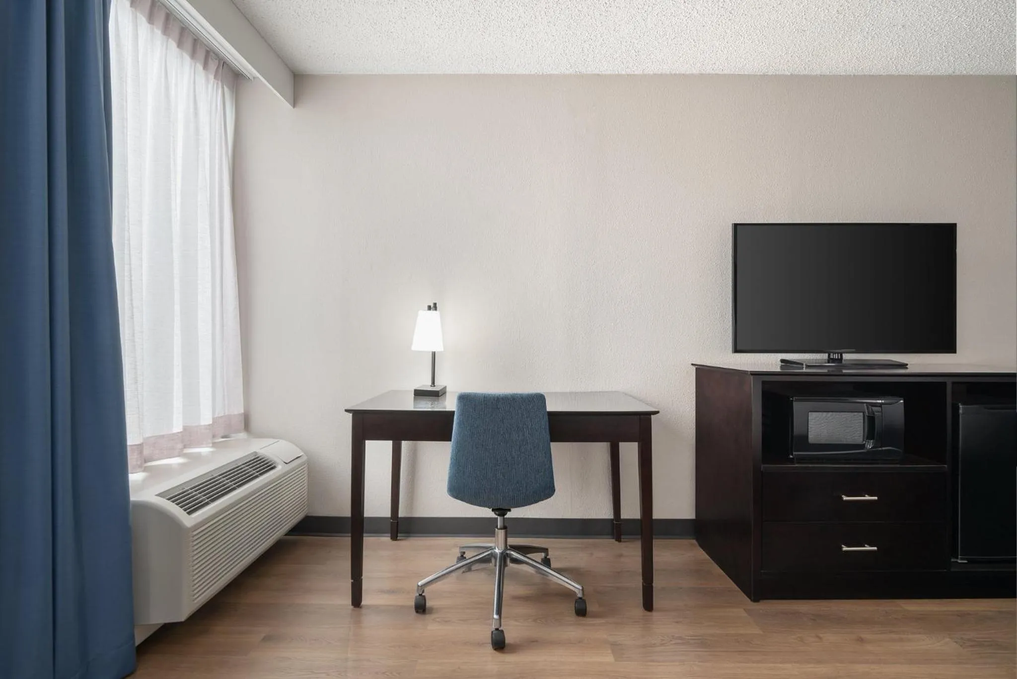 Photo of the whole room, Bed in Garner Hotel Wytheville East by IHG