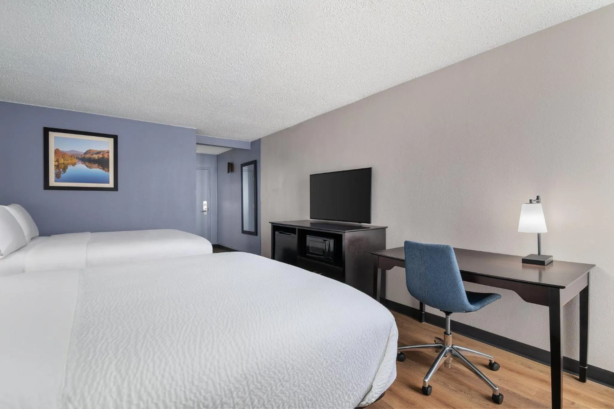 Photo of the whole room, Bed in Garner Hotel Wytheville East by IHG