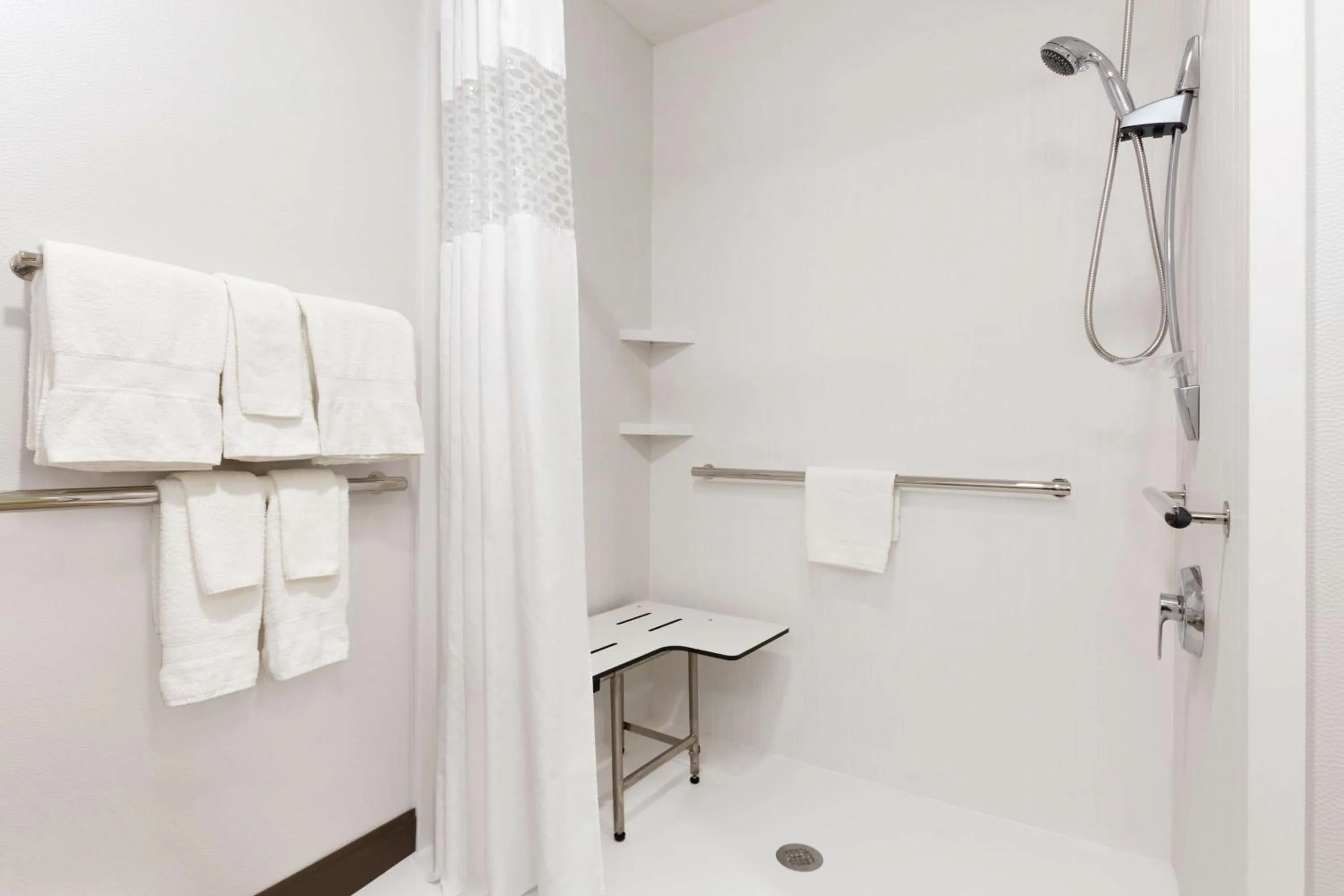 Bathroom in Hampton Inn Dover